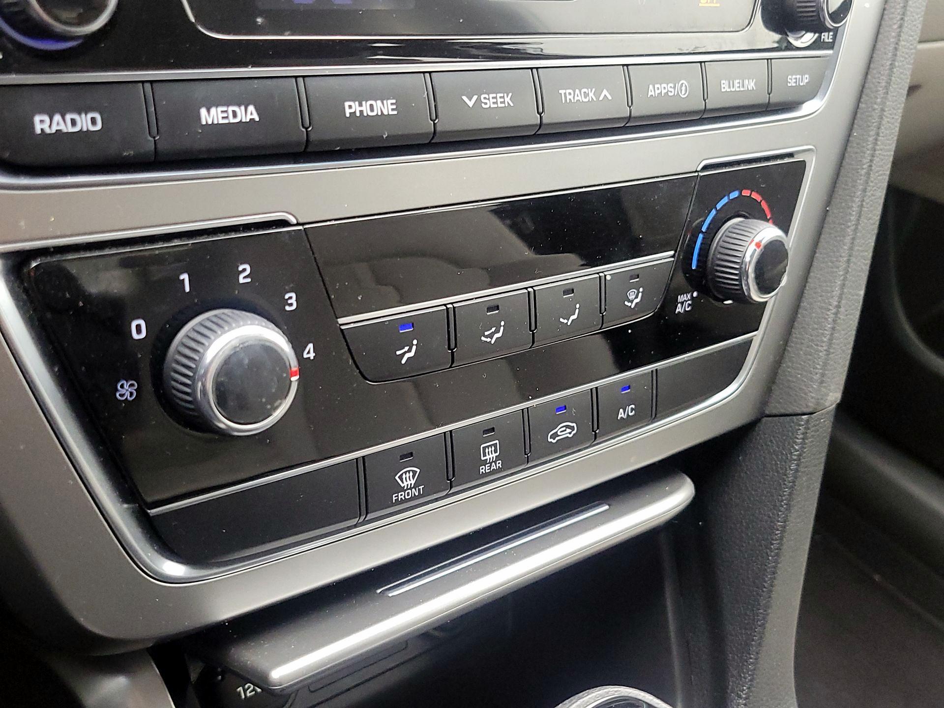 Thumbnail: 2016 Hyundai Sonata - 16