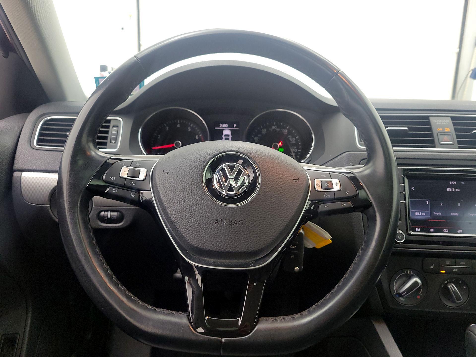 Thumbnail: 2017 Volkswagen Jetta - 10