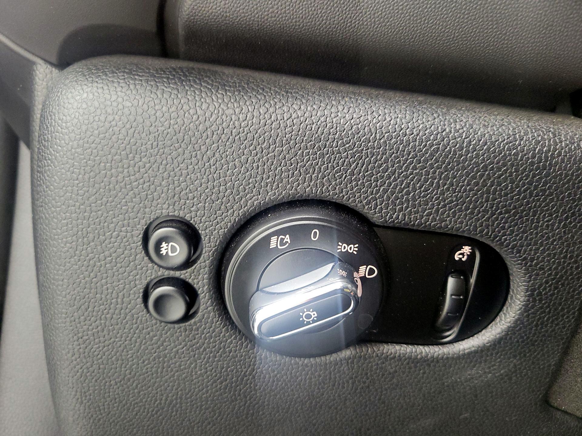 Thumbnail: 2015 MINI Cooper Hardtop - 13