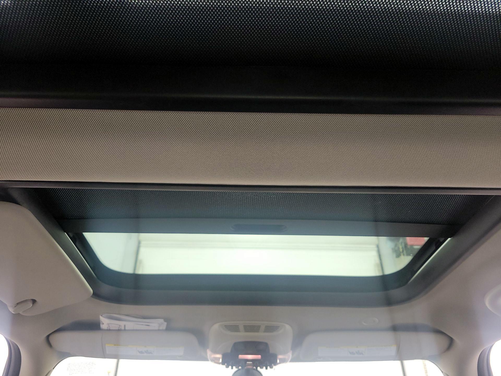 Thumbnail: 2015 MINI Cooper Hardtop - 18