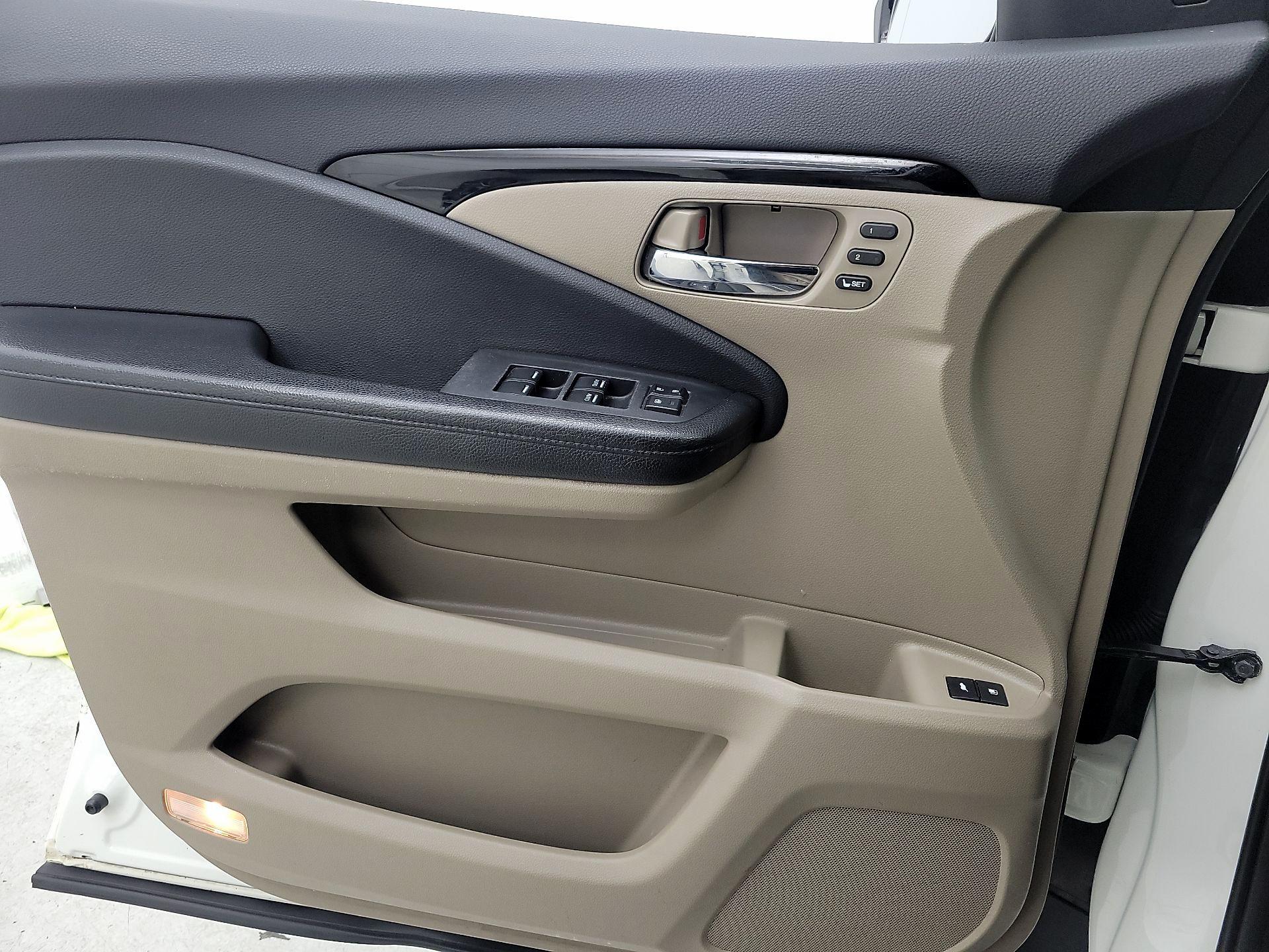 Thumbnail: 2016 Honda Pilot - 12