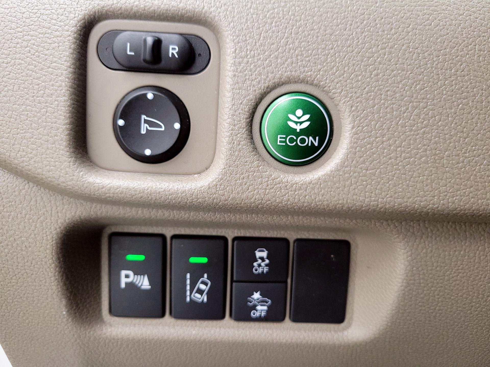 Thumbnail: 2016 Honda Pilot - 13