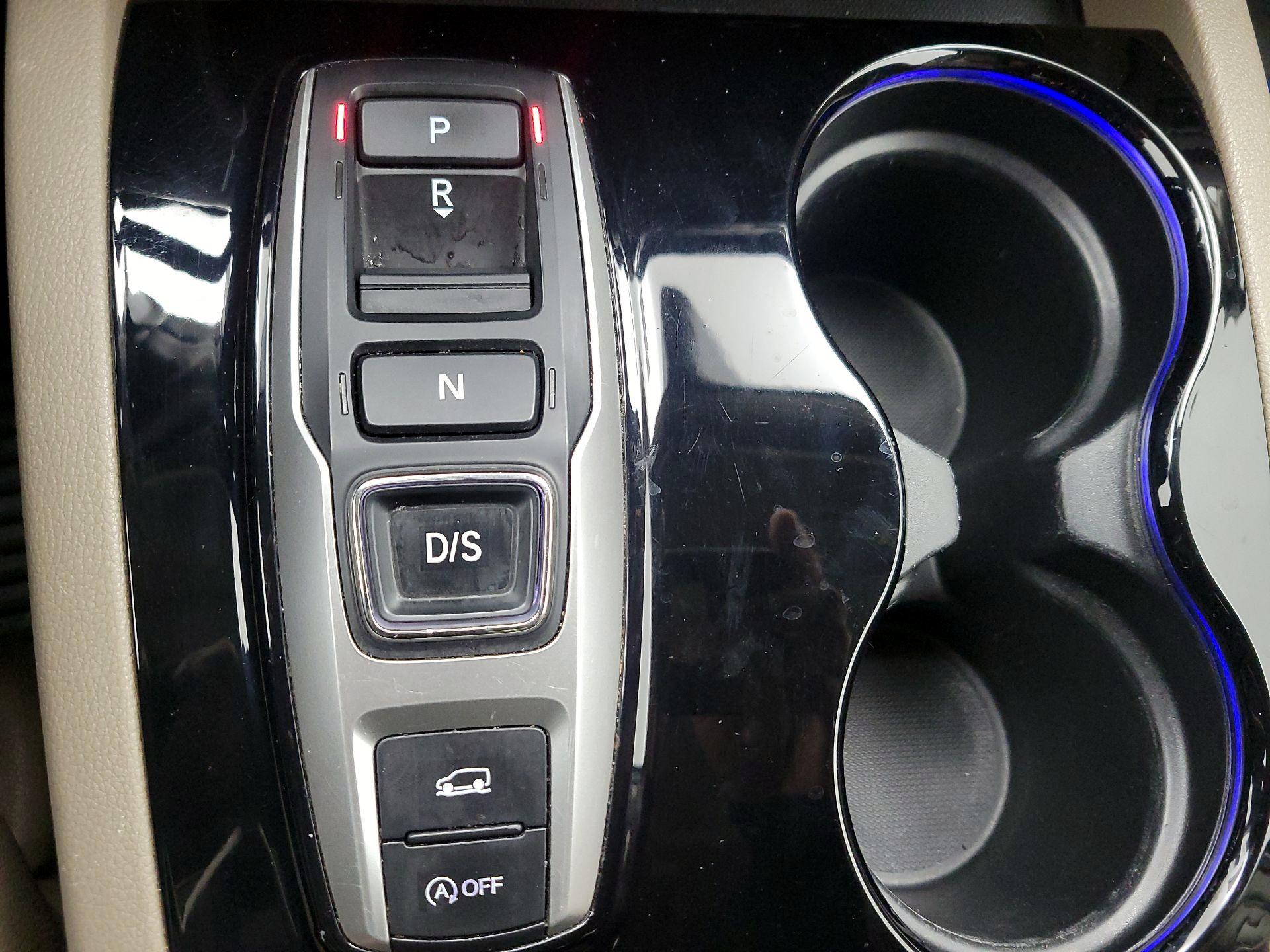 Thumbnail: 2016 Honda Pilot - 17