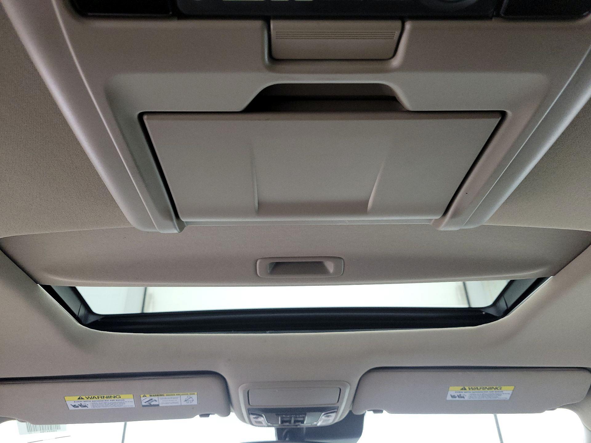 Thumbnail: 2016 Honda Pilot - 19