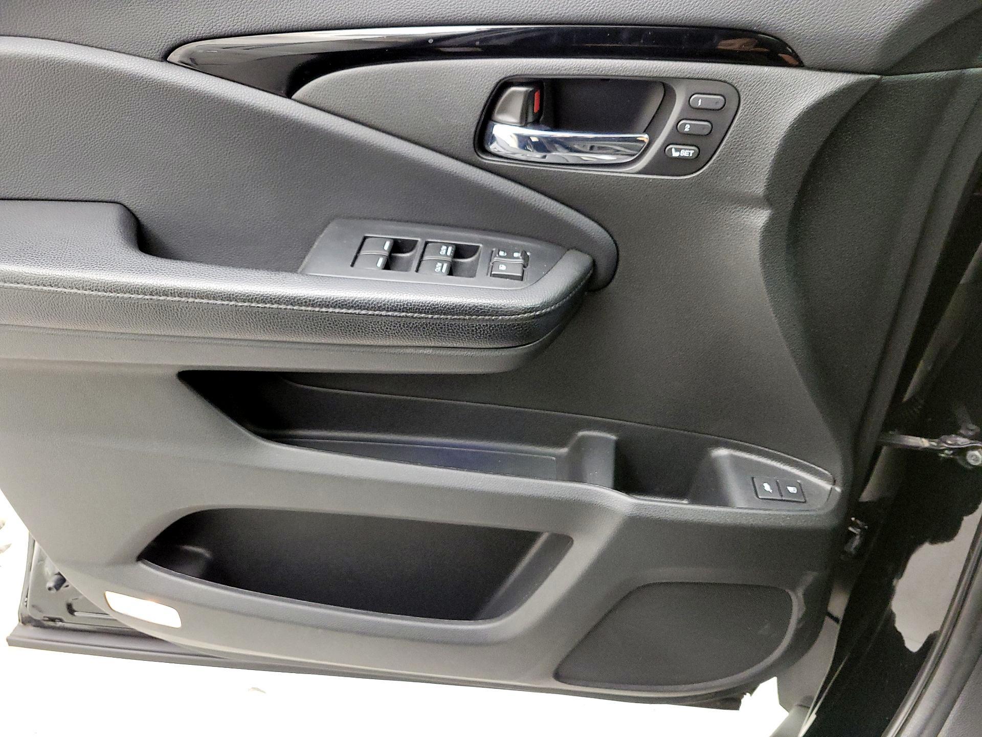 Thumbnail: 2020 Honda Pilot - 12