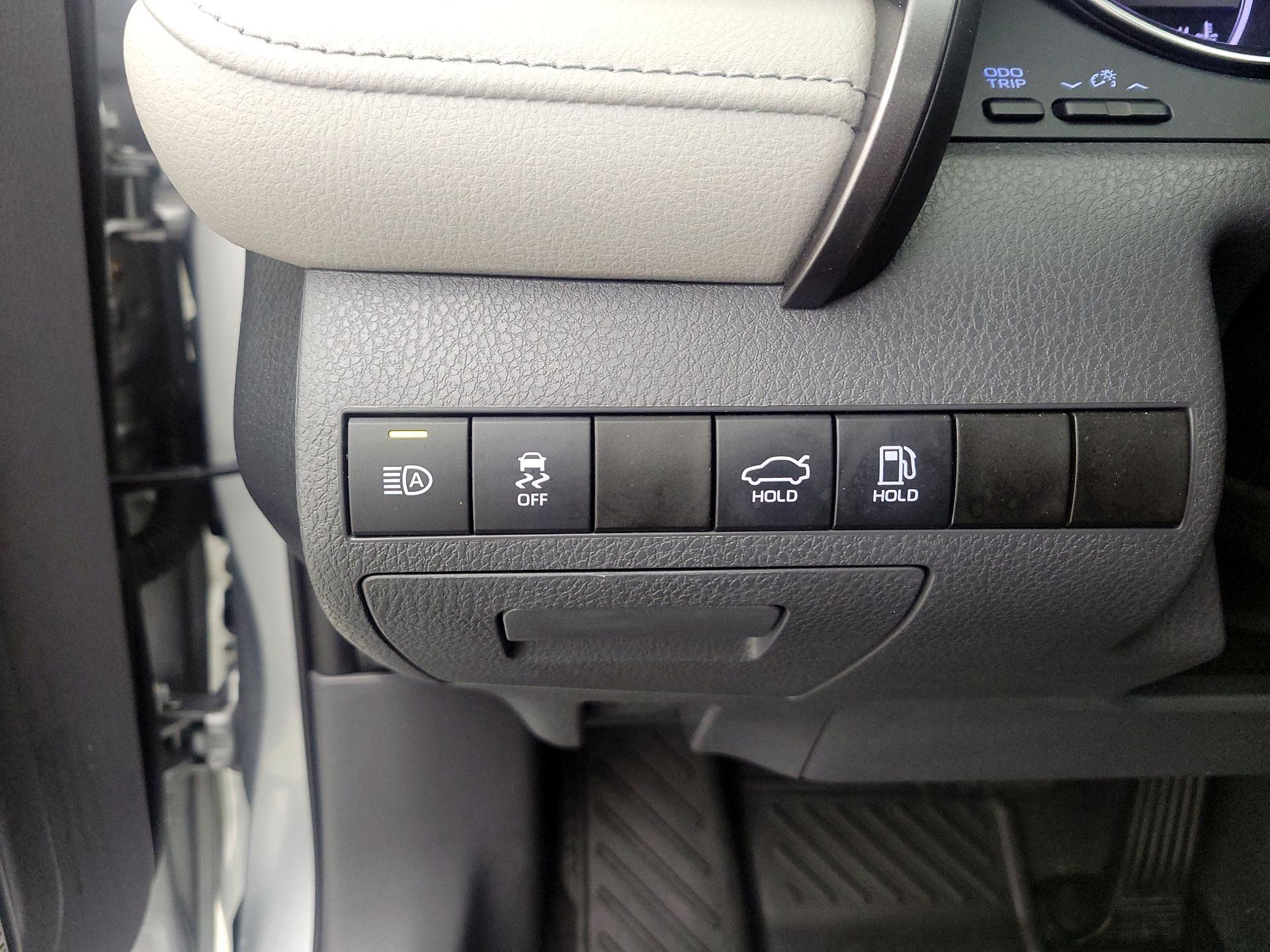 Thumbnail: 2020 Toyota Camry - 13