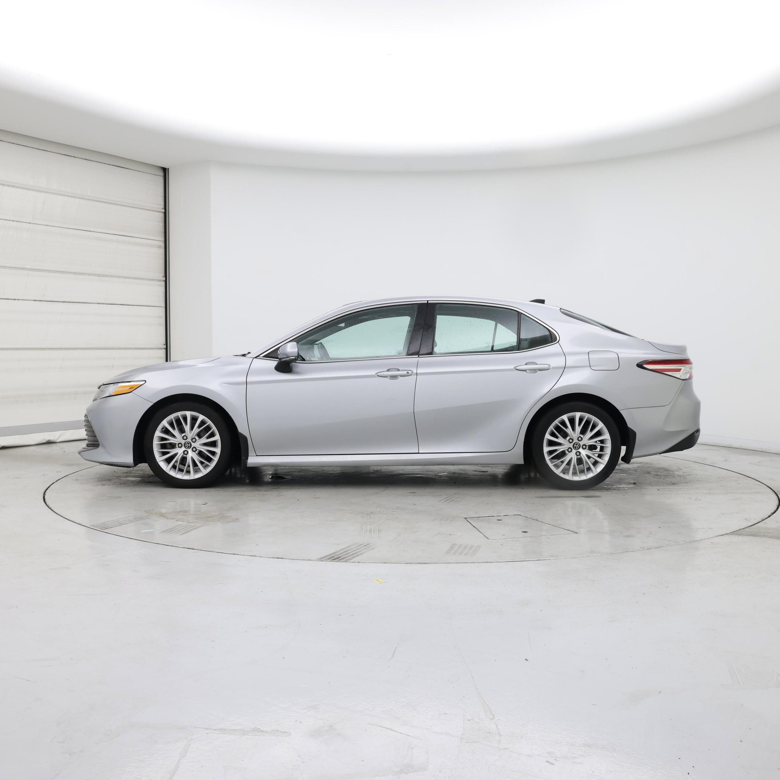 Thumbnail: 2020 Toyota Camry - 3