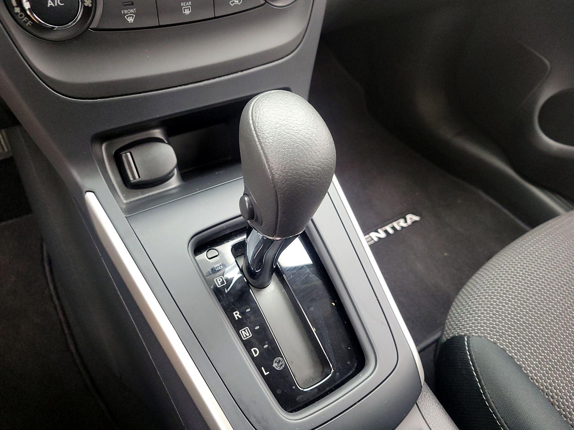 Thumbnail: 2019 Nissan Sentra - 17