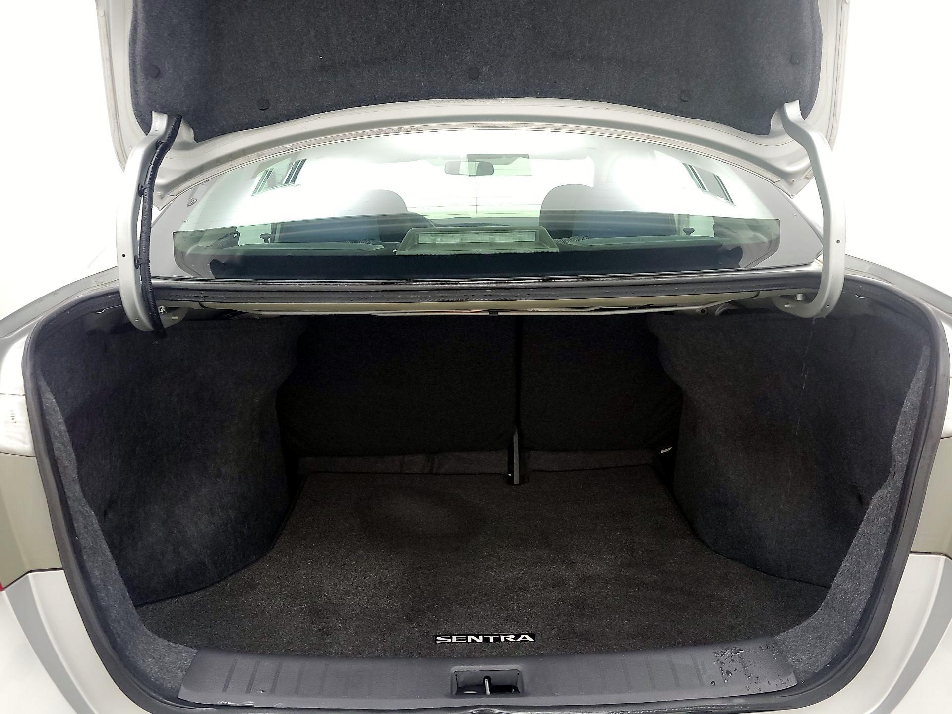 Thumbnail: 2019 Nissan Sentra - 19