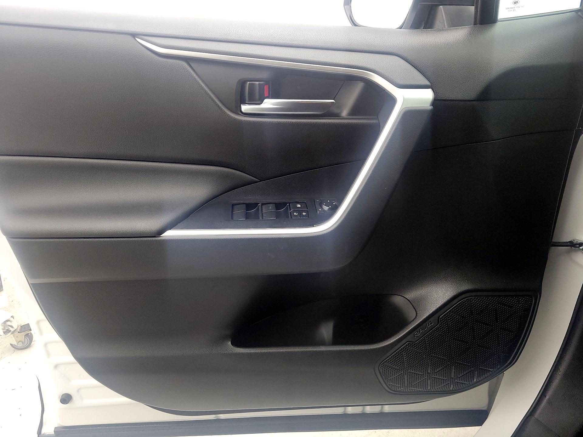 Thumbnail: 2021 Toyota RAV4 - 12