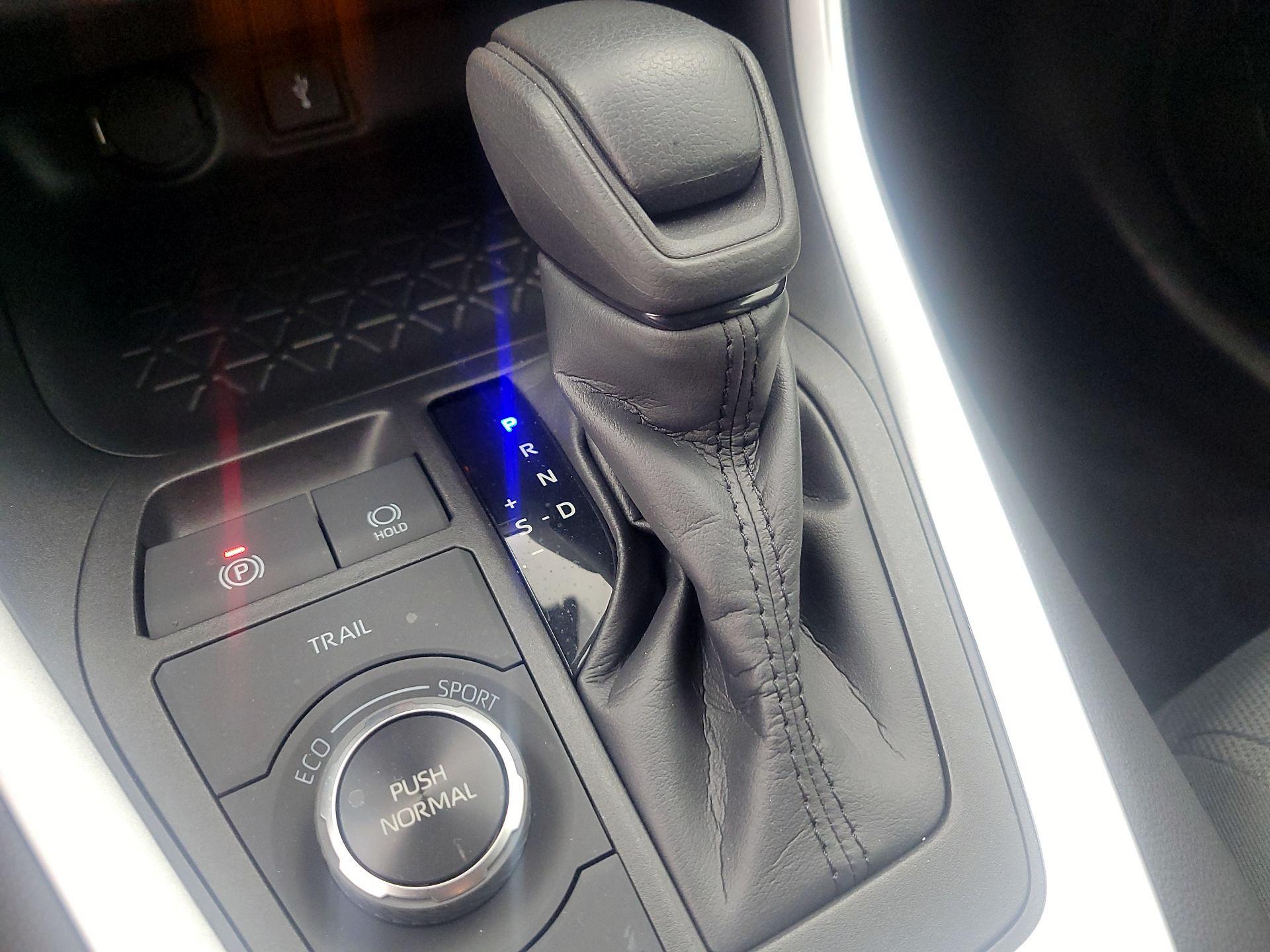 Thumbnail: 2021 Toyota RAV4 - 17