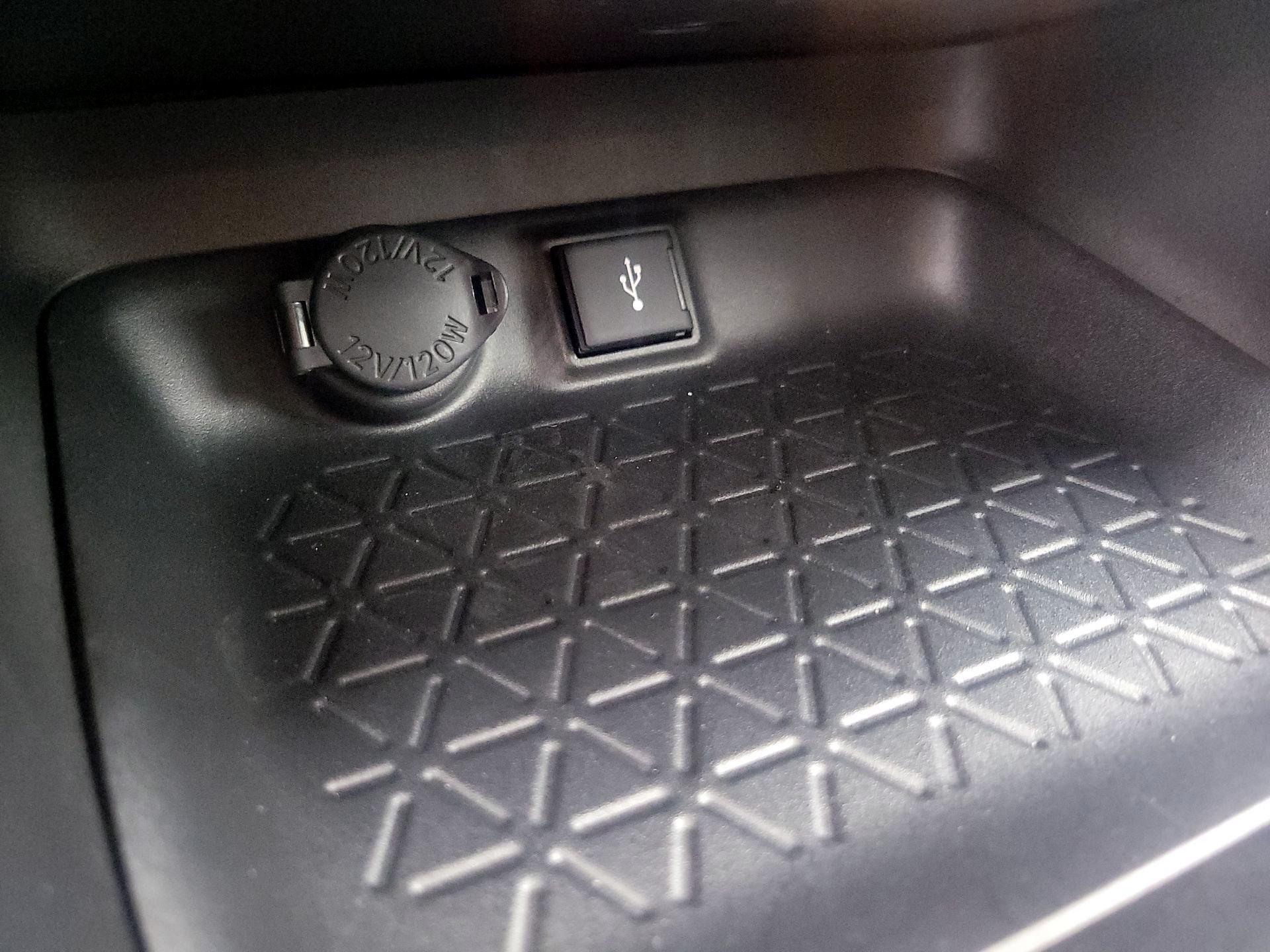 Thumbnail: 2021 Toyota RAV4 - 18