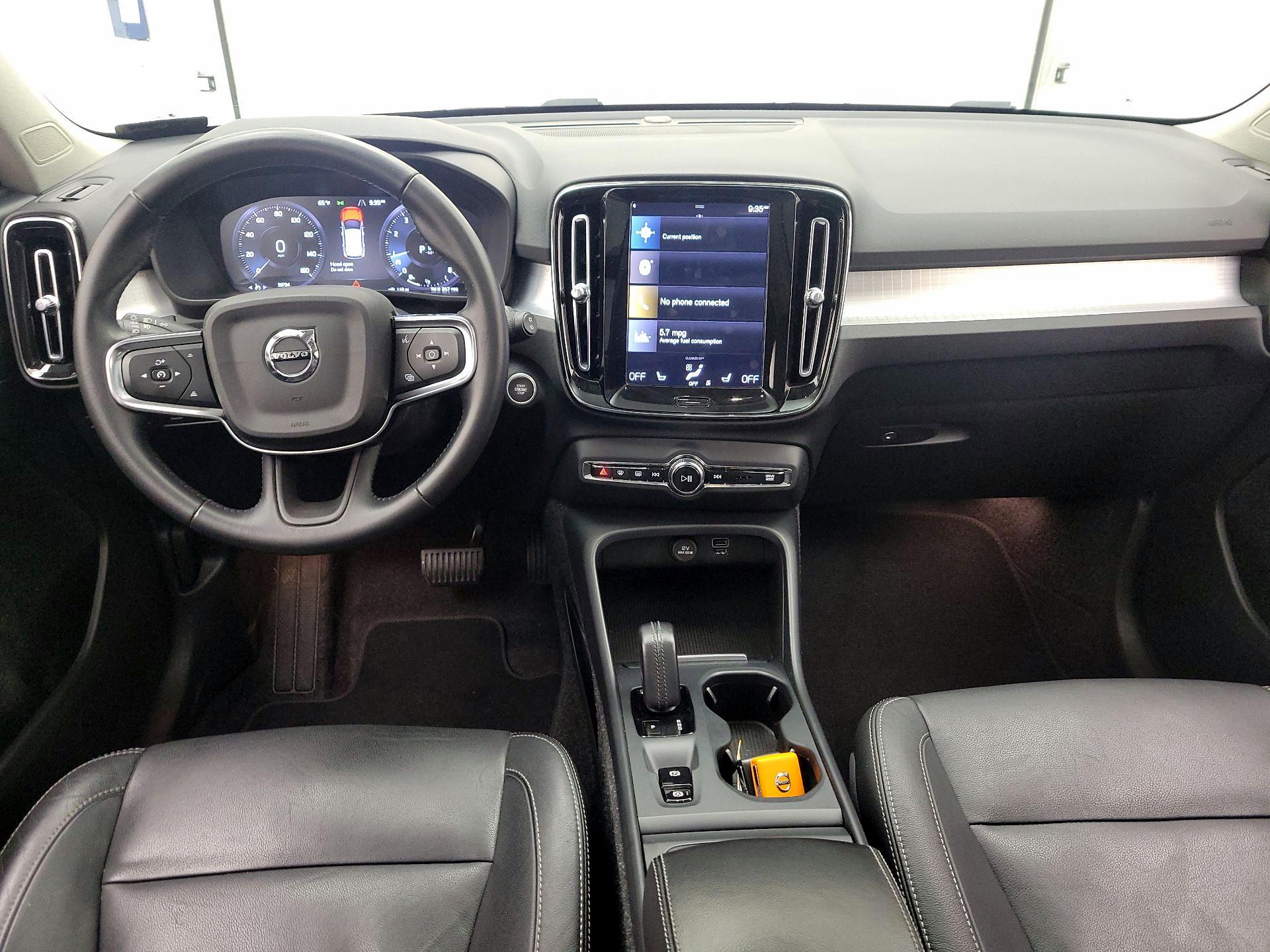 Thumbnail: 2021 Volvo XC40 - 9