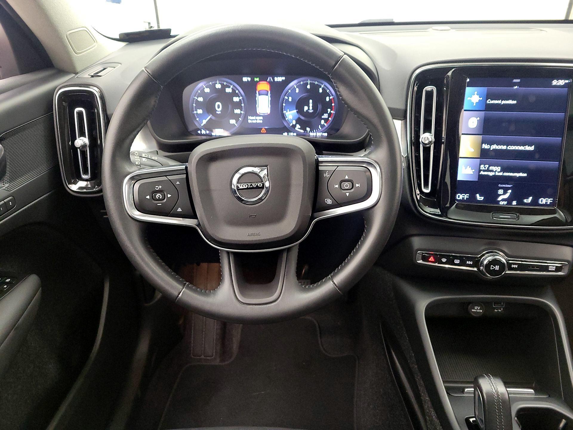 Thumbnail: 2021 Volvo XC40 - 10