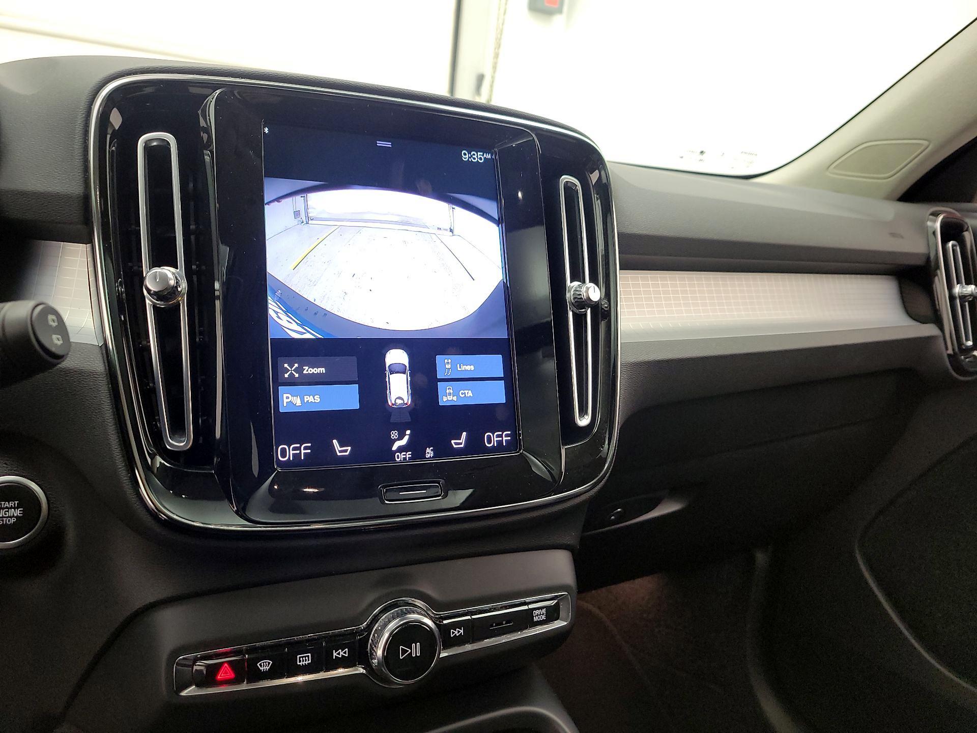 Thumbnail: 2021 Volvo XC40 - 14