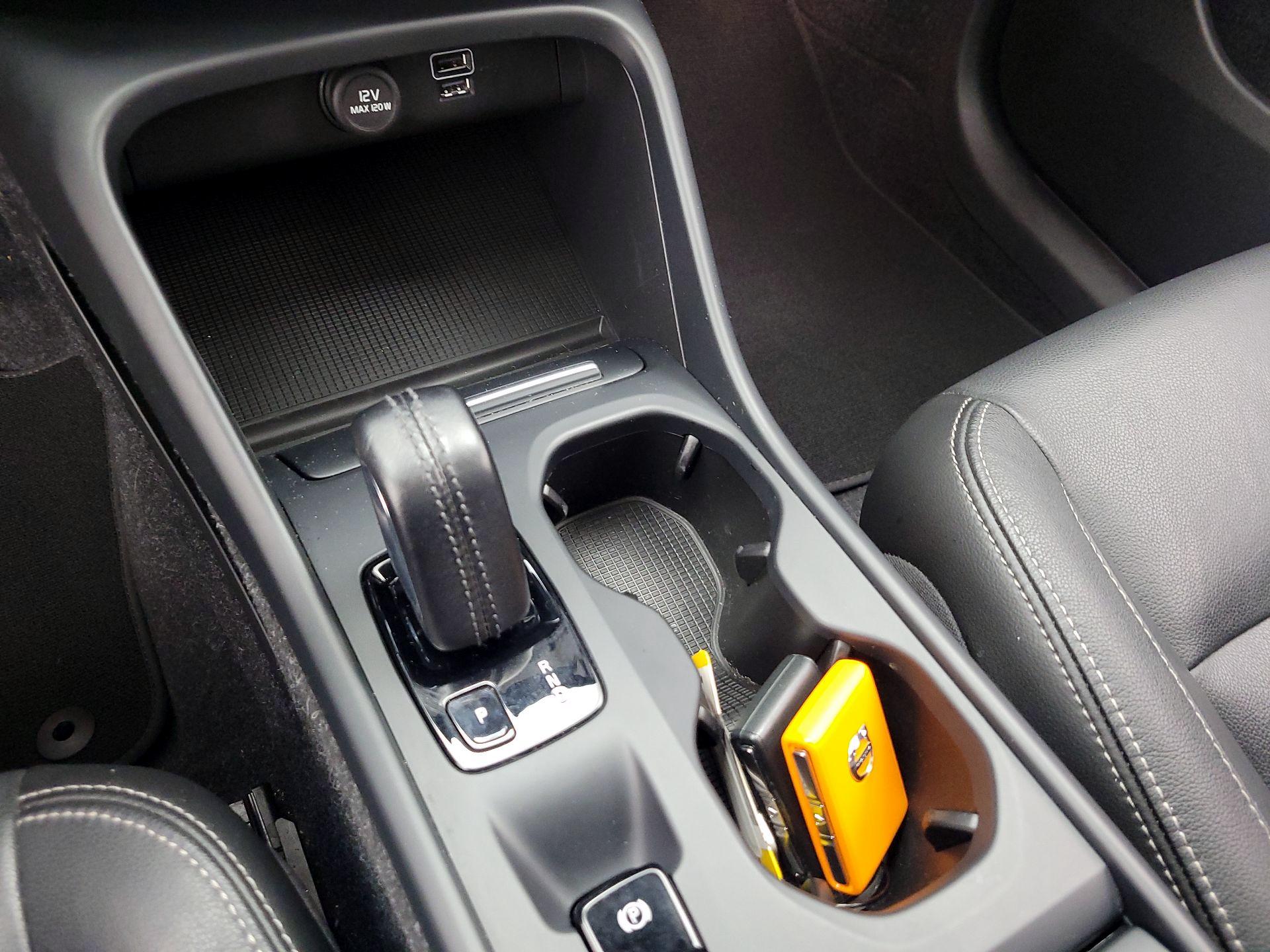 Thumbnail: 2021 Volvo XC40 - 17