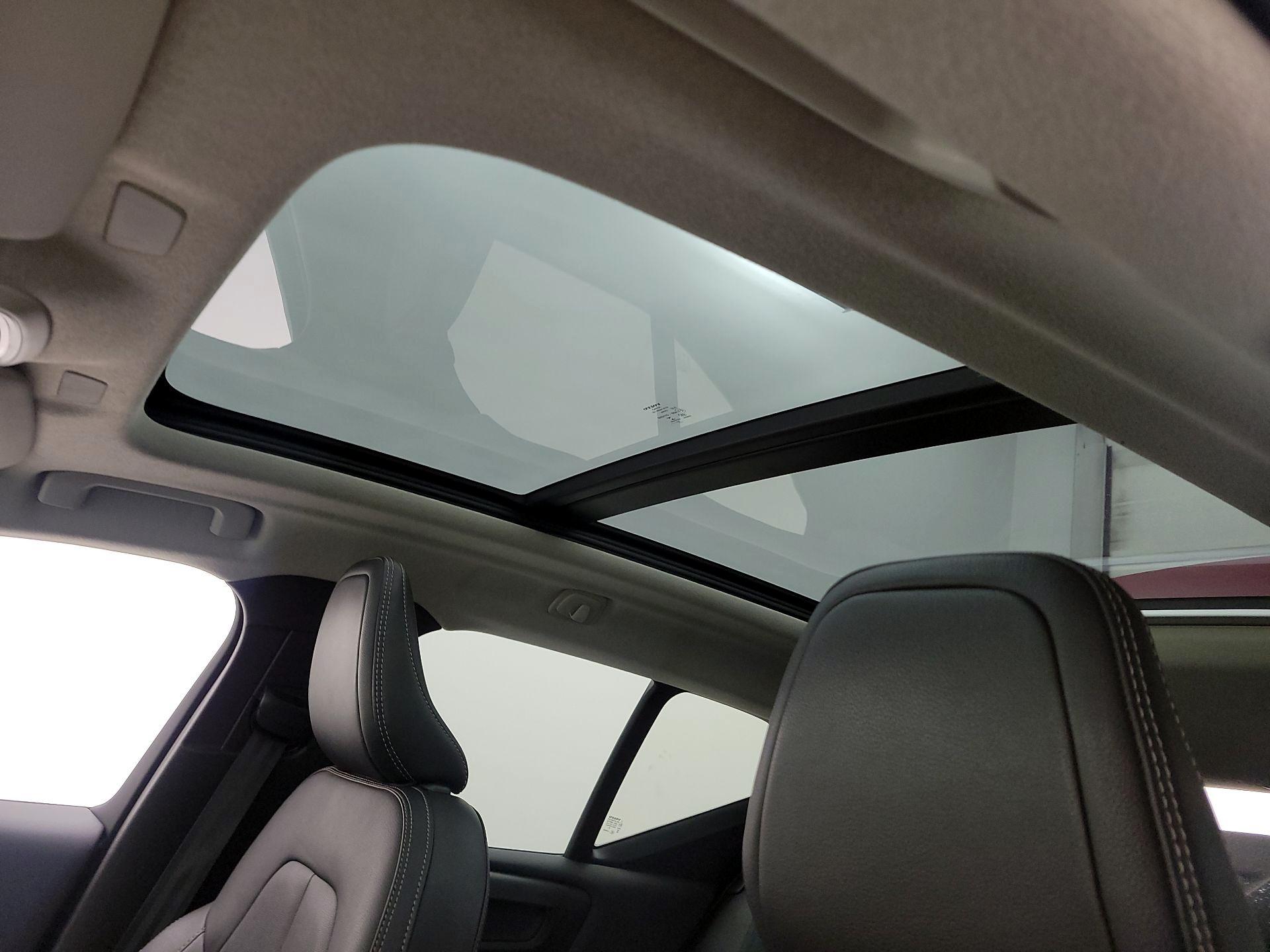 Thumbnail: 2021 Volvo XC40 - 19