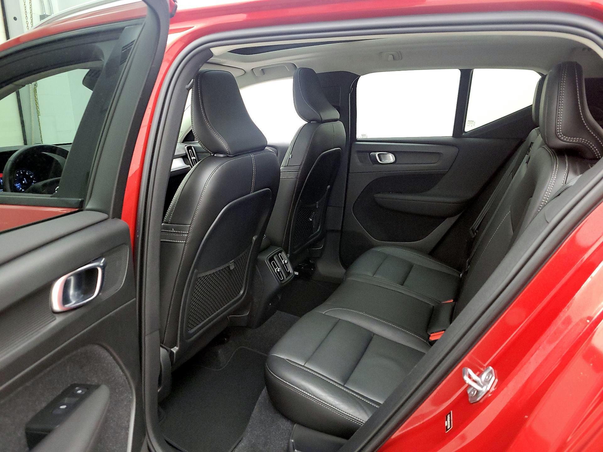 Thumbnail: 2021 Volvo XC40 - 20