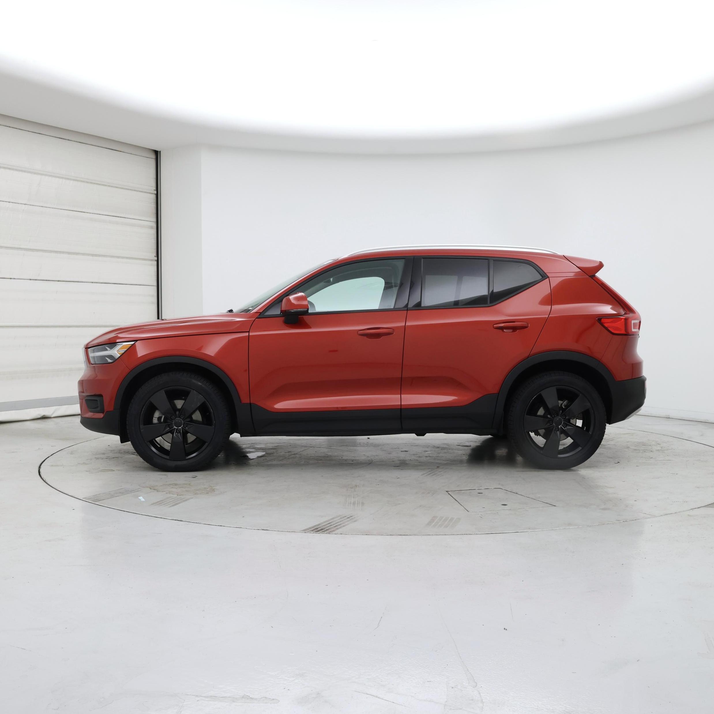 Thumbnail: 2021 Volvo XC40 - 3