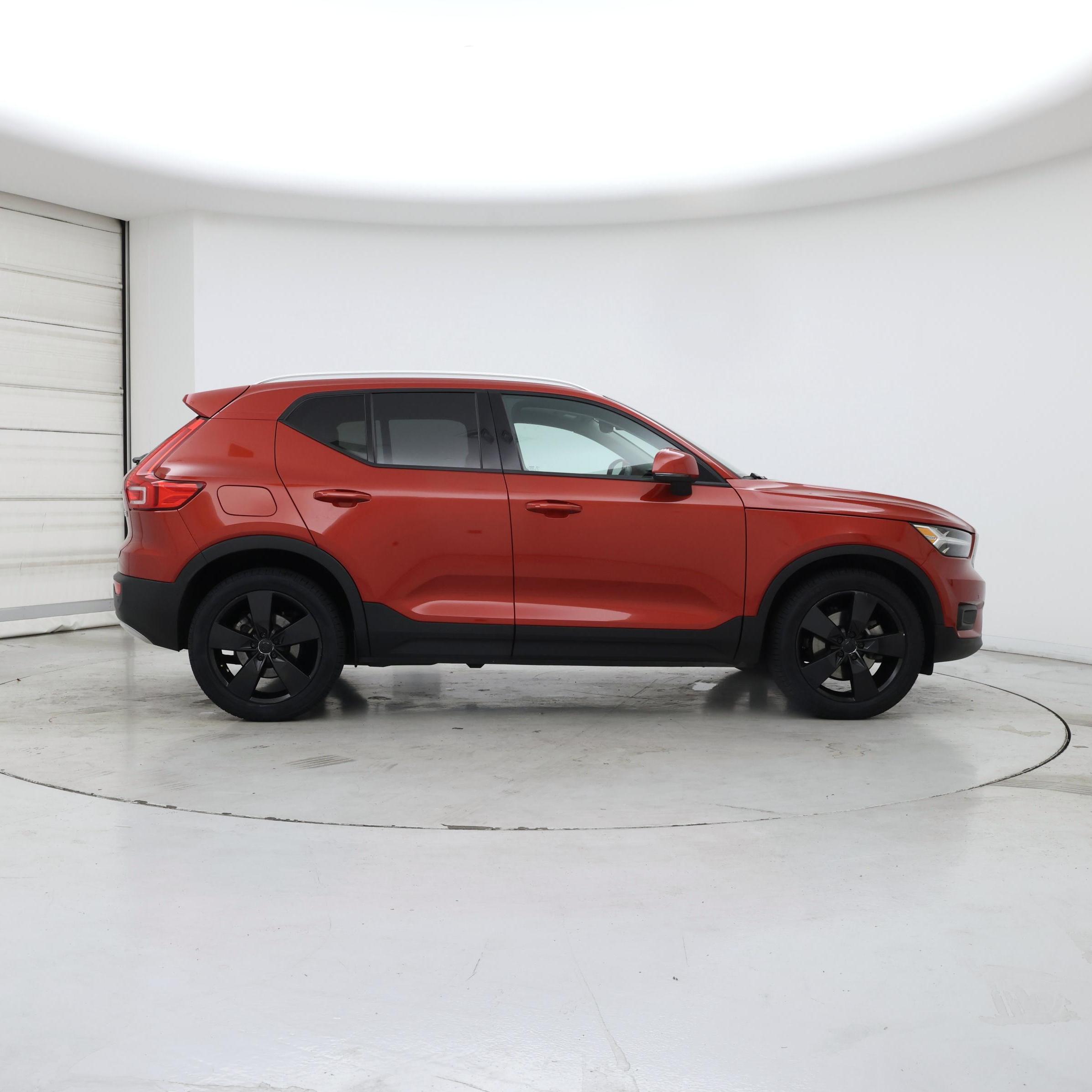 Thumbnail: 2021 Volvo XC40 - 7