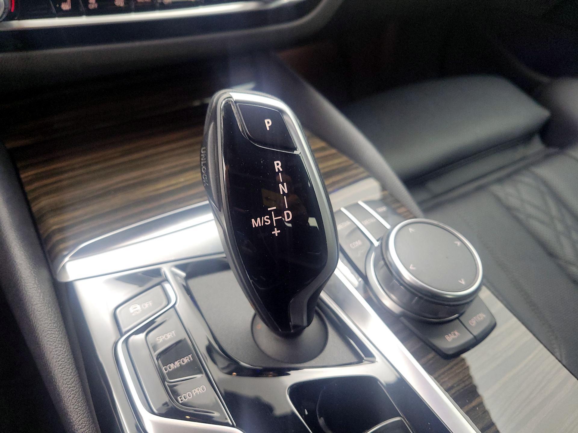 Thumbnail: 2021 BMW 5 Series - 18