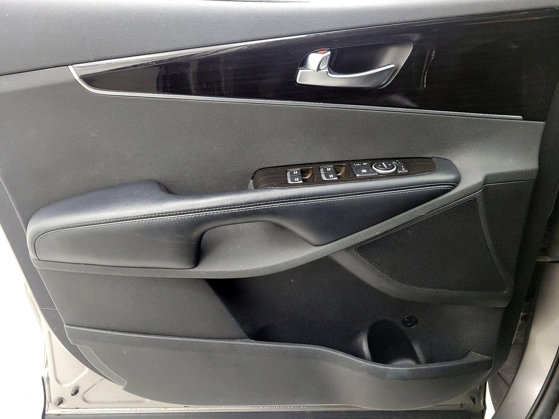 Thumbnail: 2019 Kia Sorento - 12