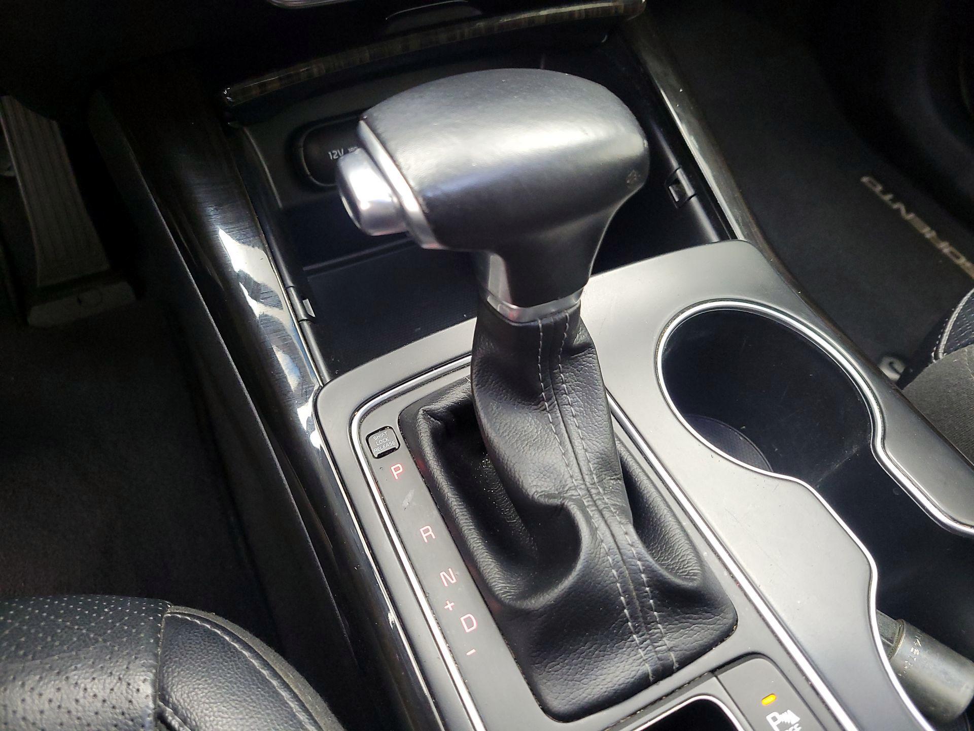 Thumbnail: 2019 Kia Sorento - 17