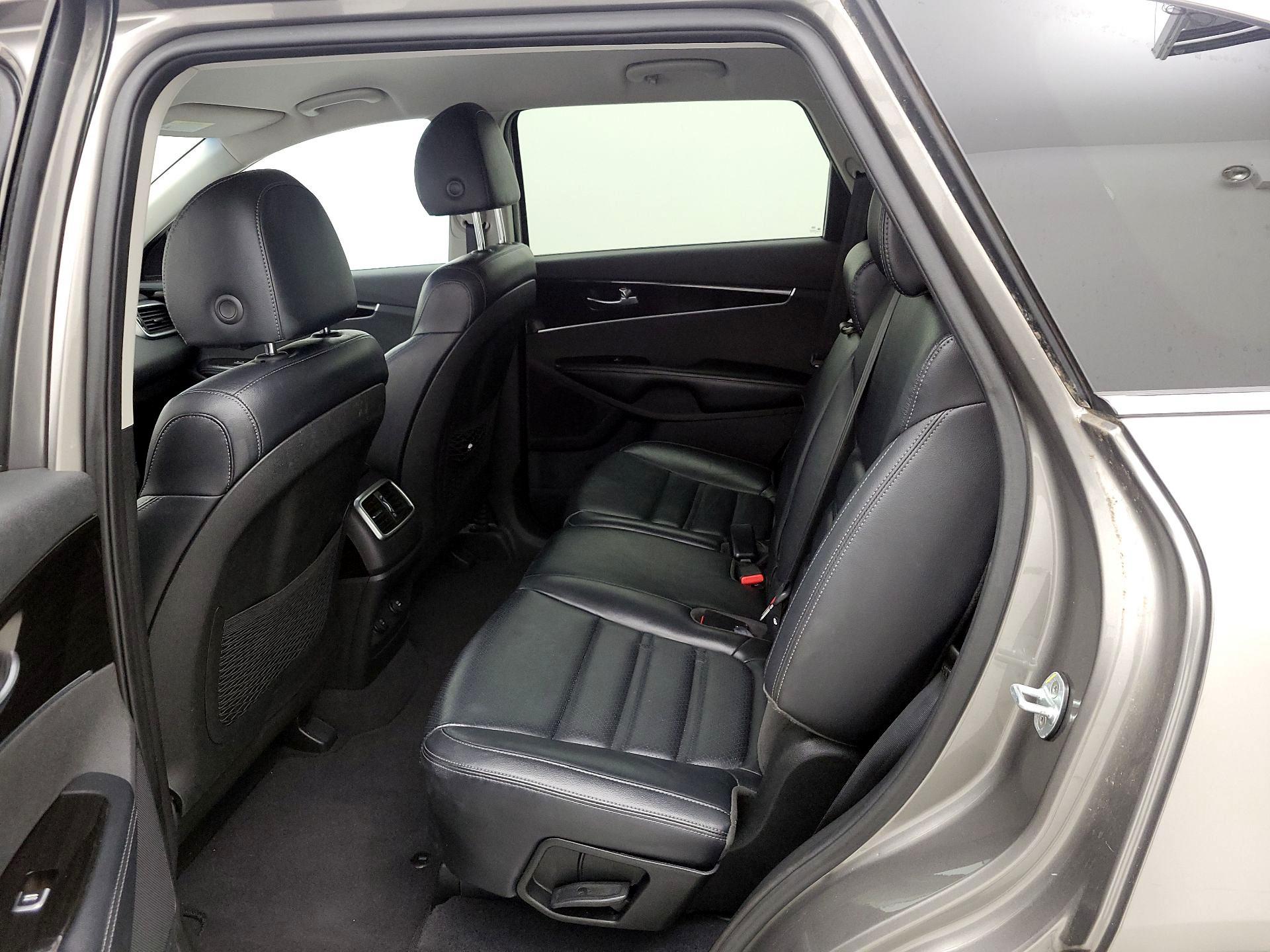 Thumbnail: 2019 Kia Sorento - 19