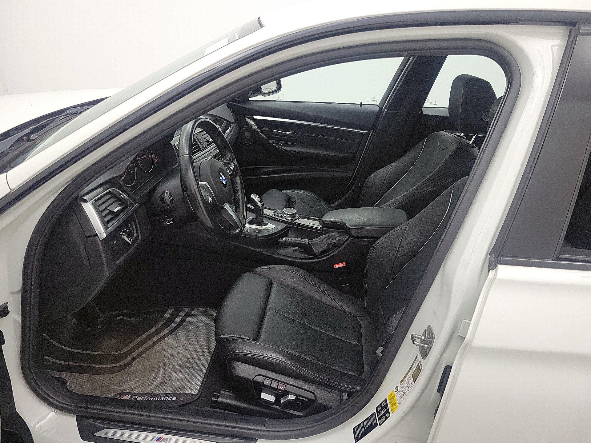 Thumbnail: 2016 BMW 3 Series - 11