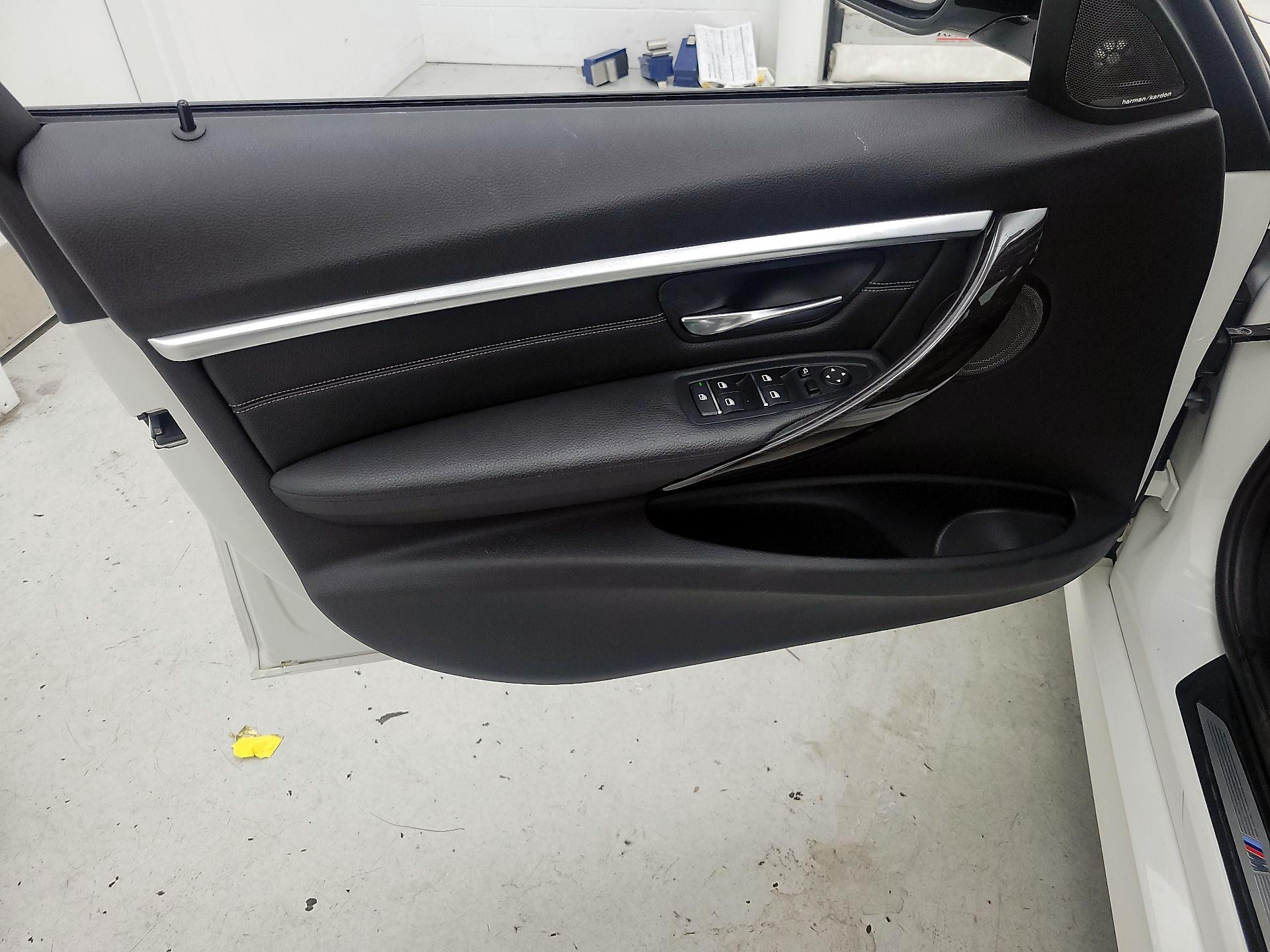 Thumbnail: 2016 BMW 3 Series - 12