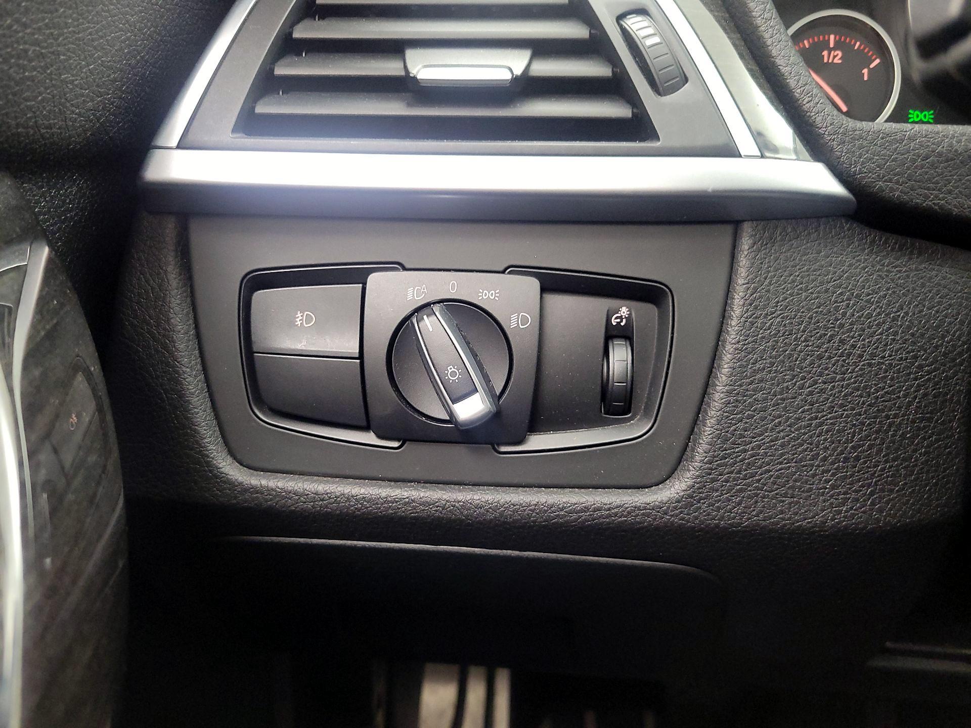 Thumbnail: 2016 BMW 3 Series - 13