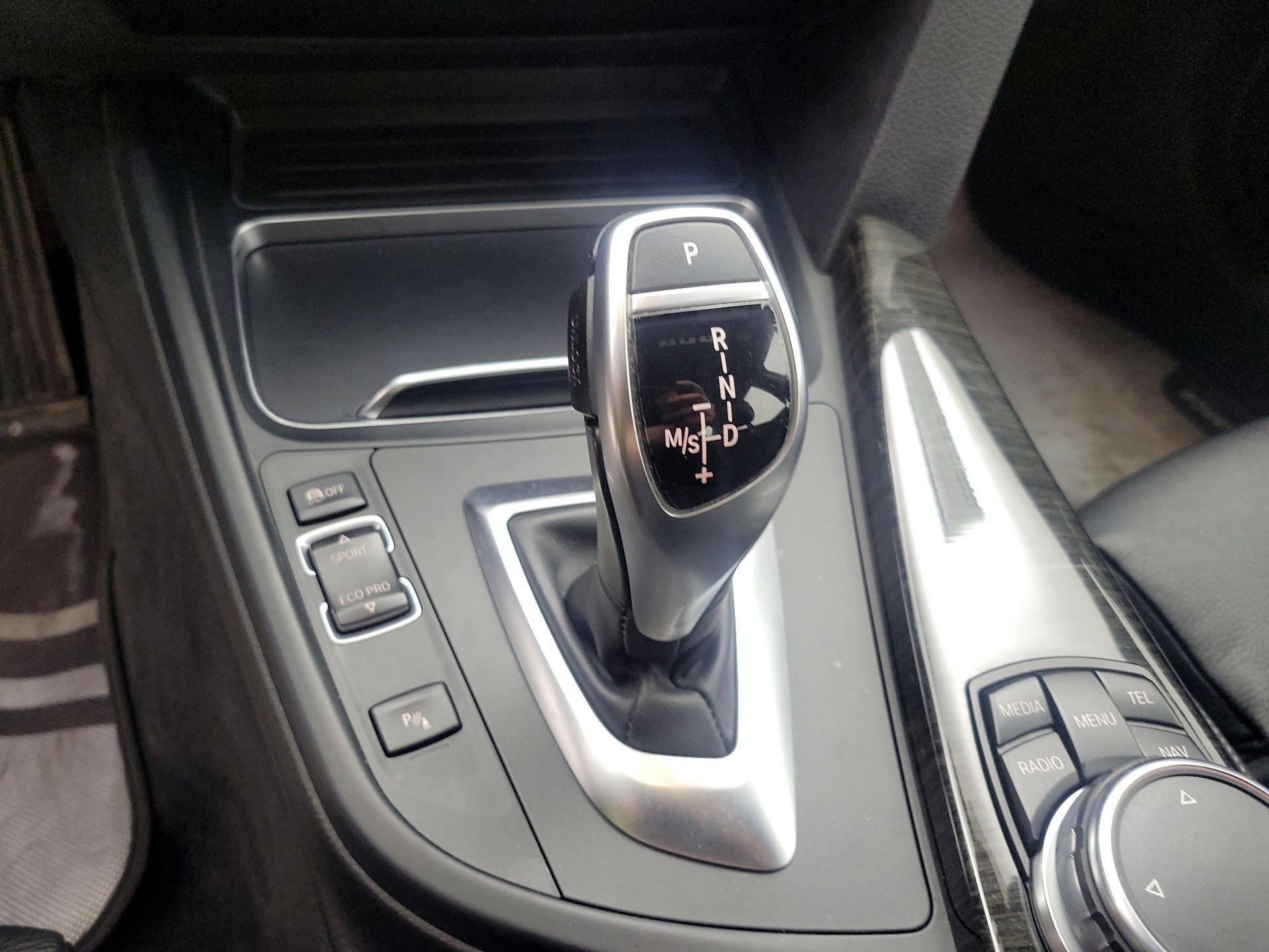 Thumbnail: 2016 BMW 3 Series - 18