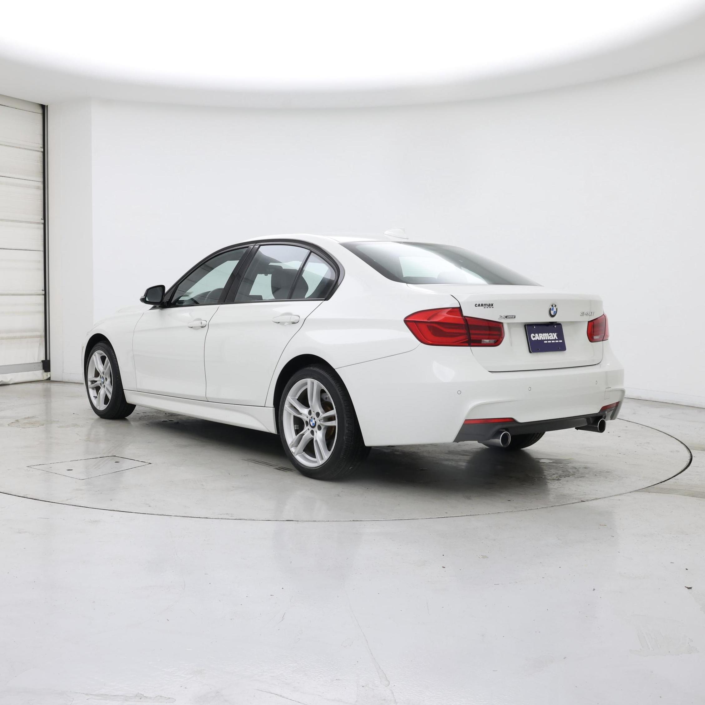 Thumbnail: 2016 BMW 3 Series - 2