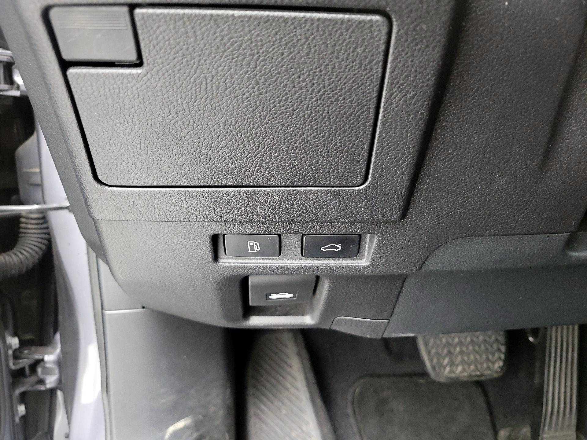 Thumbnail: 2019 Lexus ES - 13