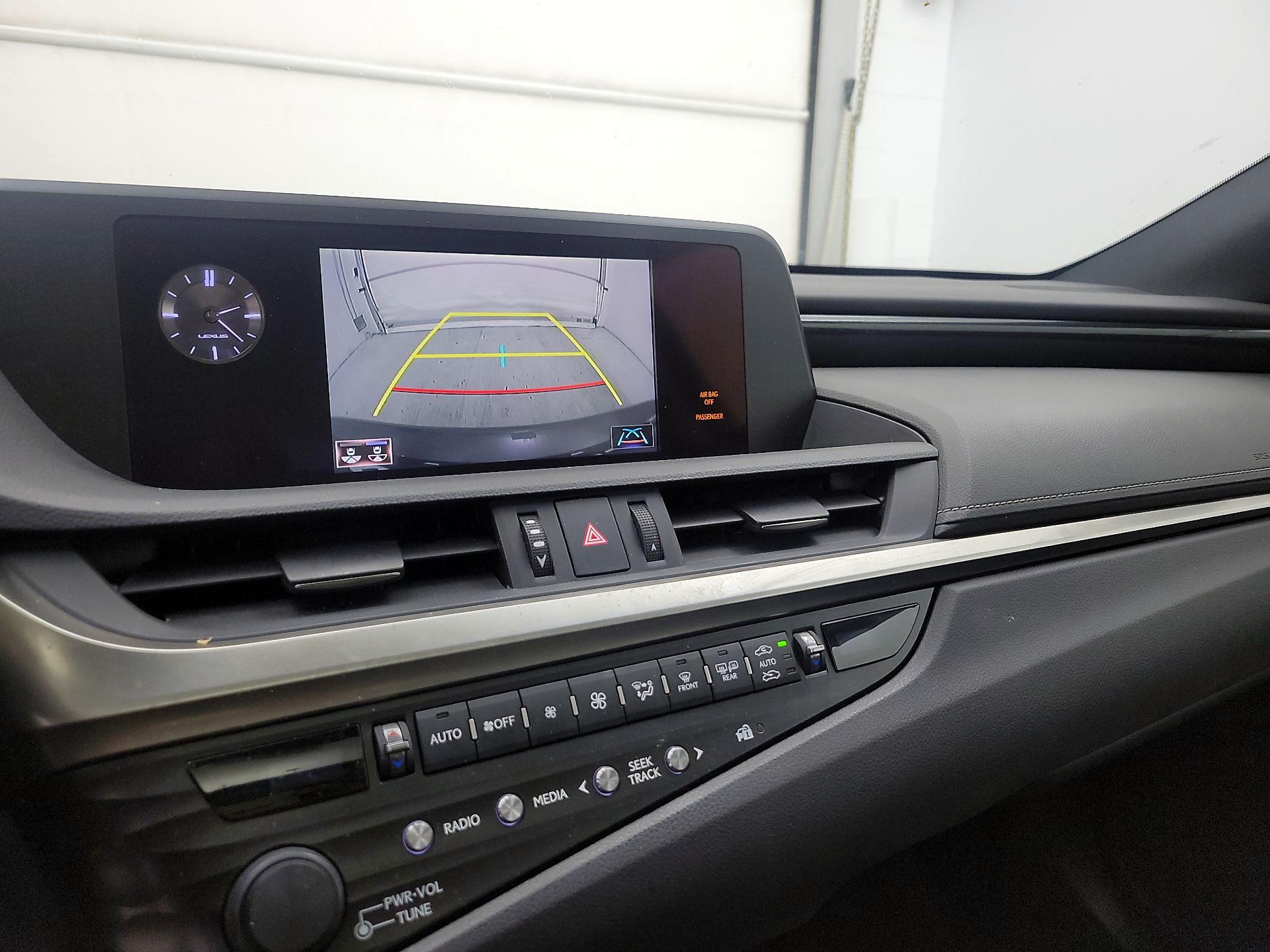 Thumbnail: 2019 Lexus ES - 14