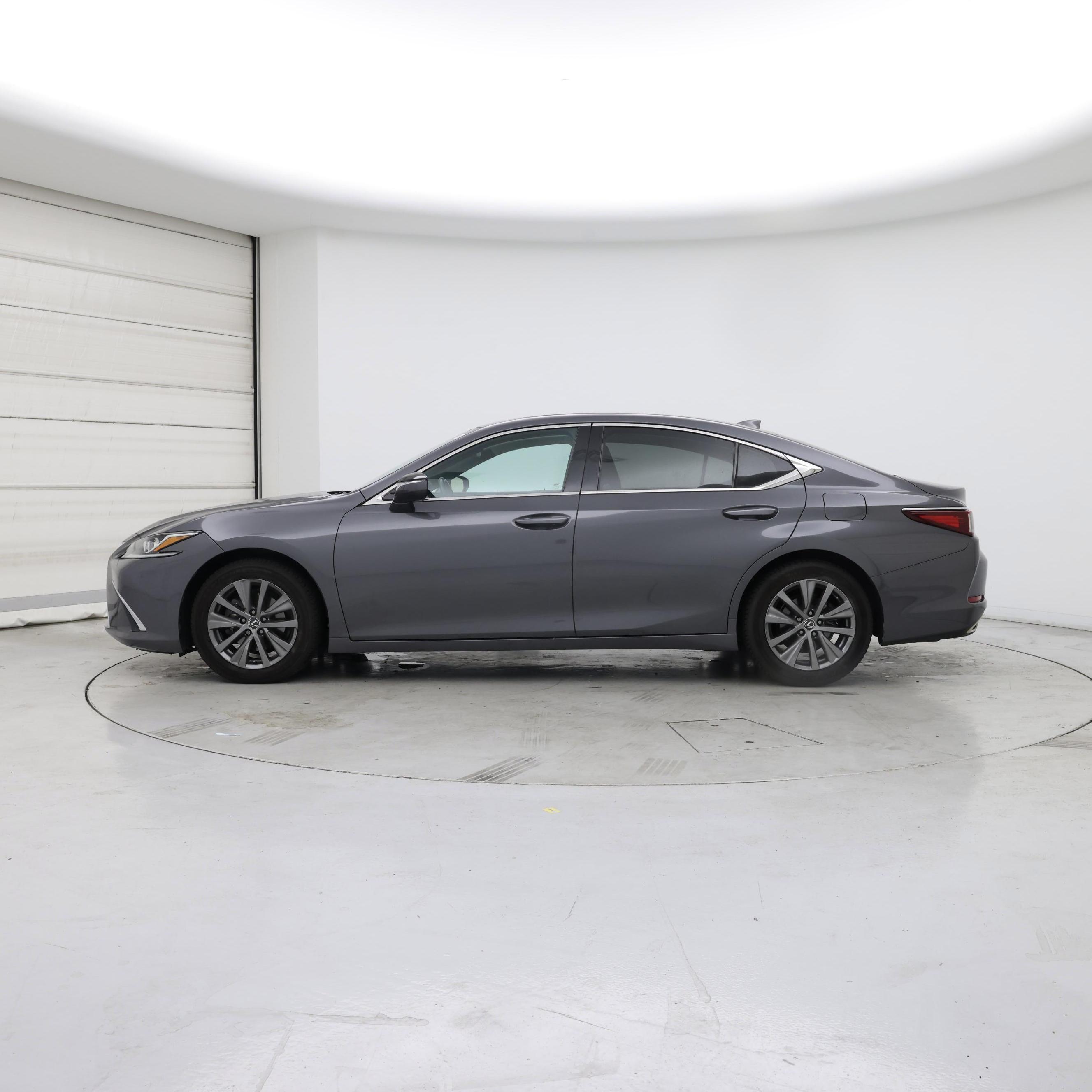 Thumbnail: 2019 Lexus ES - 3