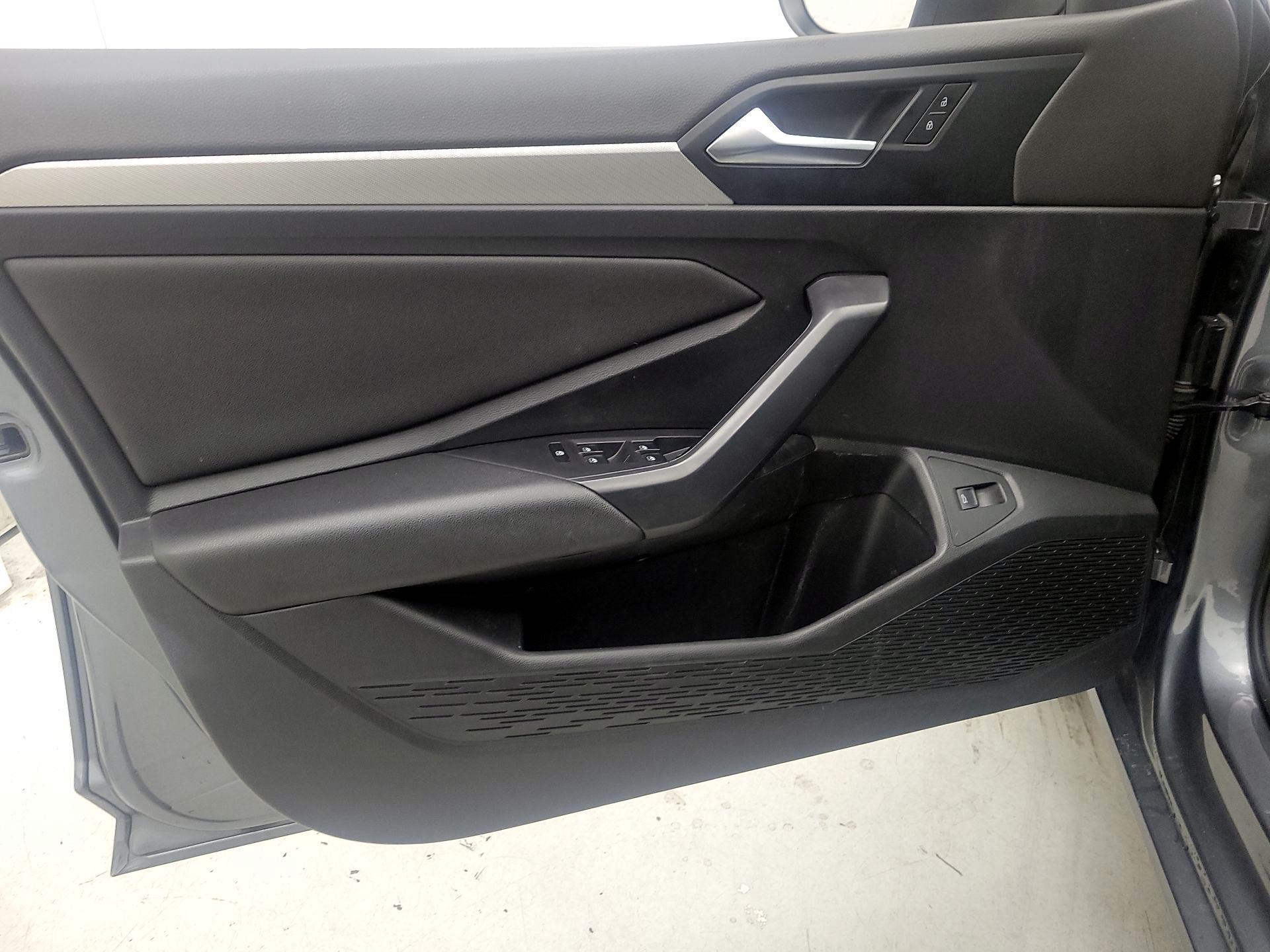 Thumbnail: 2019 Volkswagen Jetta - 12