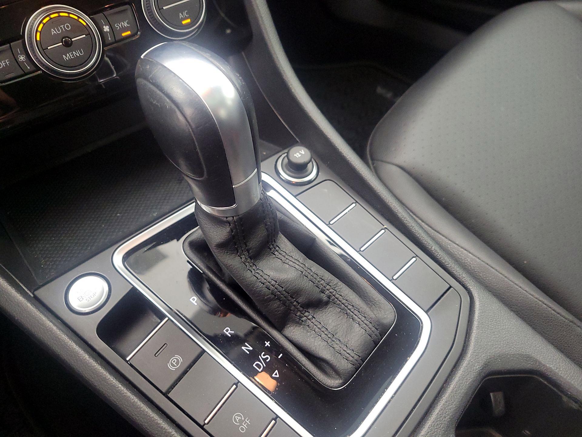 Thumbnail: 2019 Volkswagen Jetta - 16