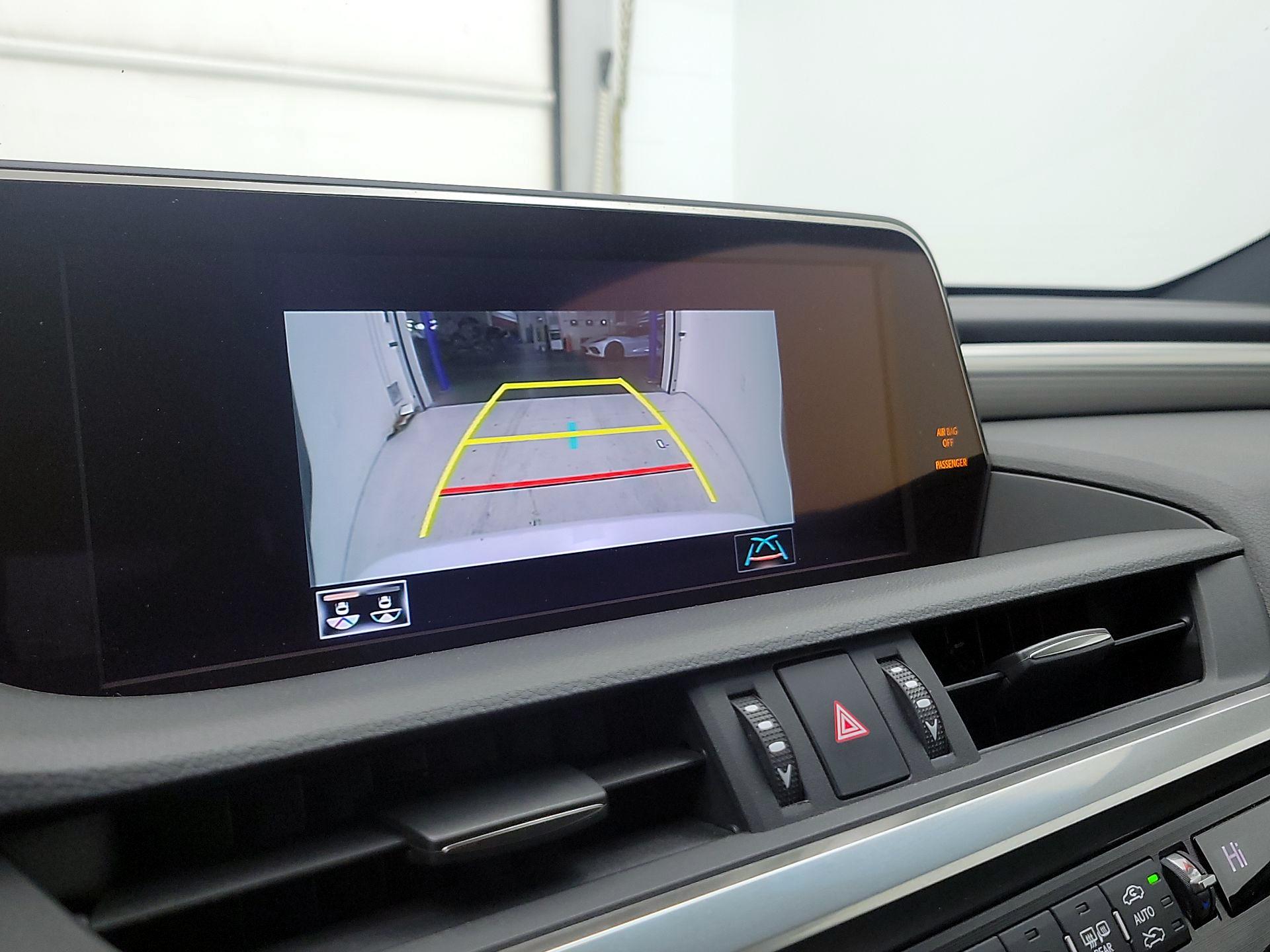 Thumbnail: 2019 Lexus ES - 14