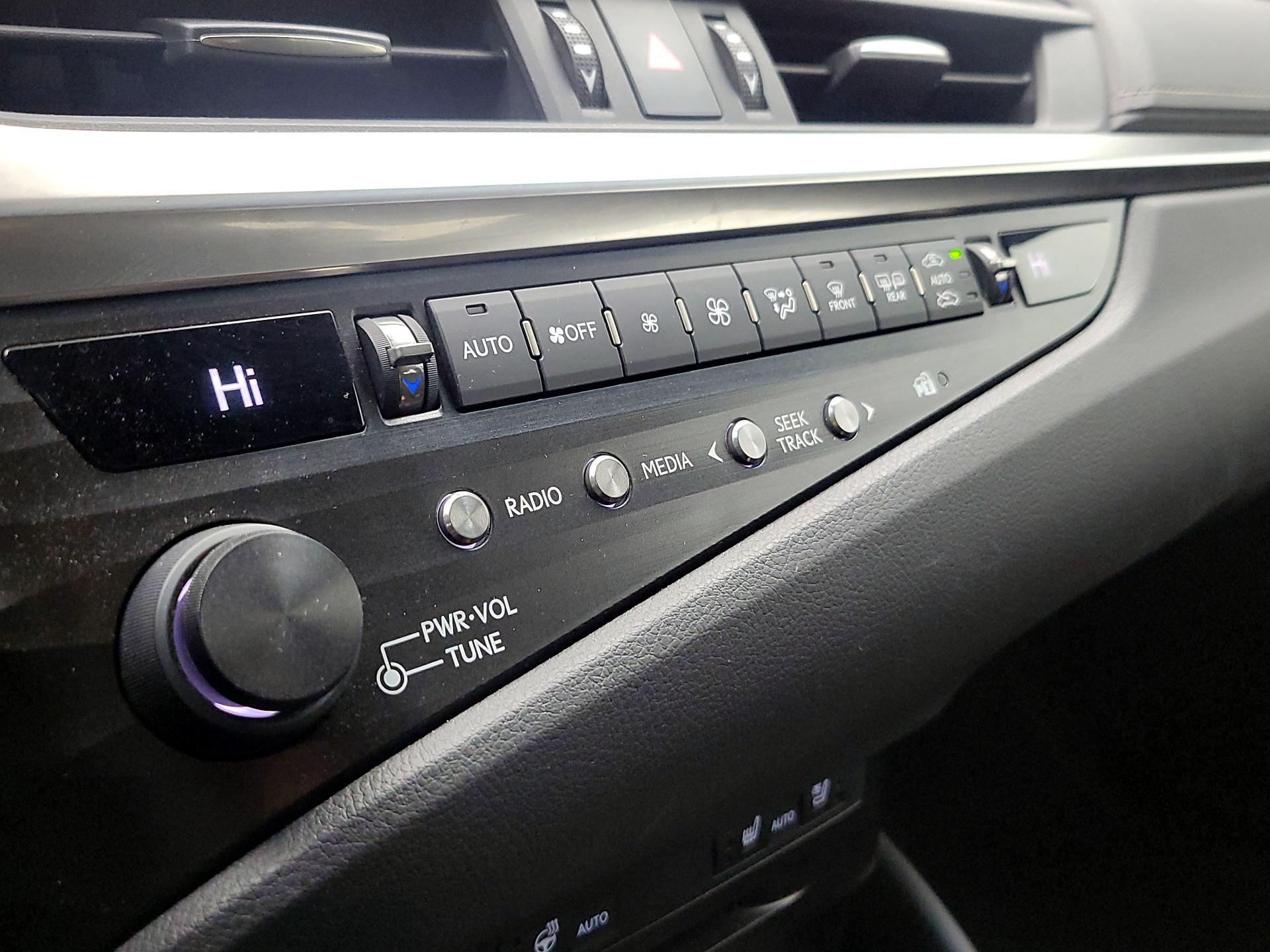 Thumbnail: 2019 Lexus ES - 16