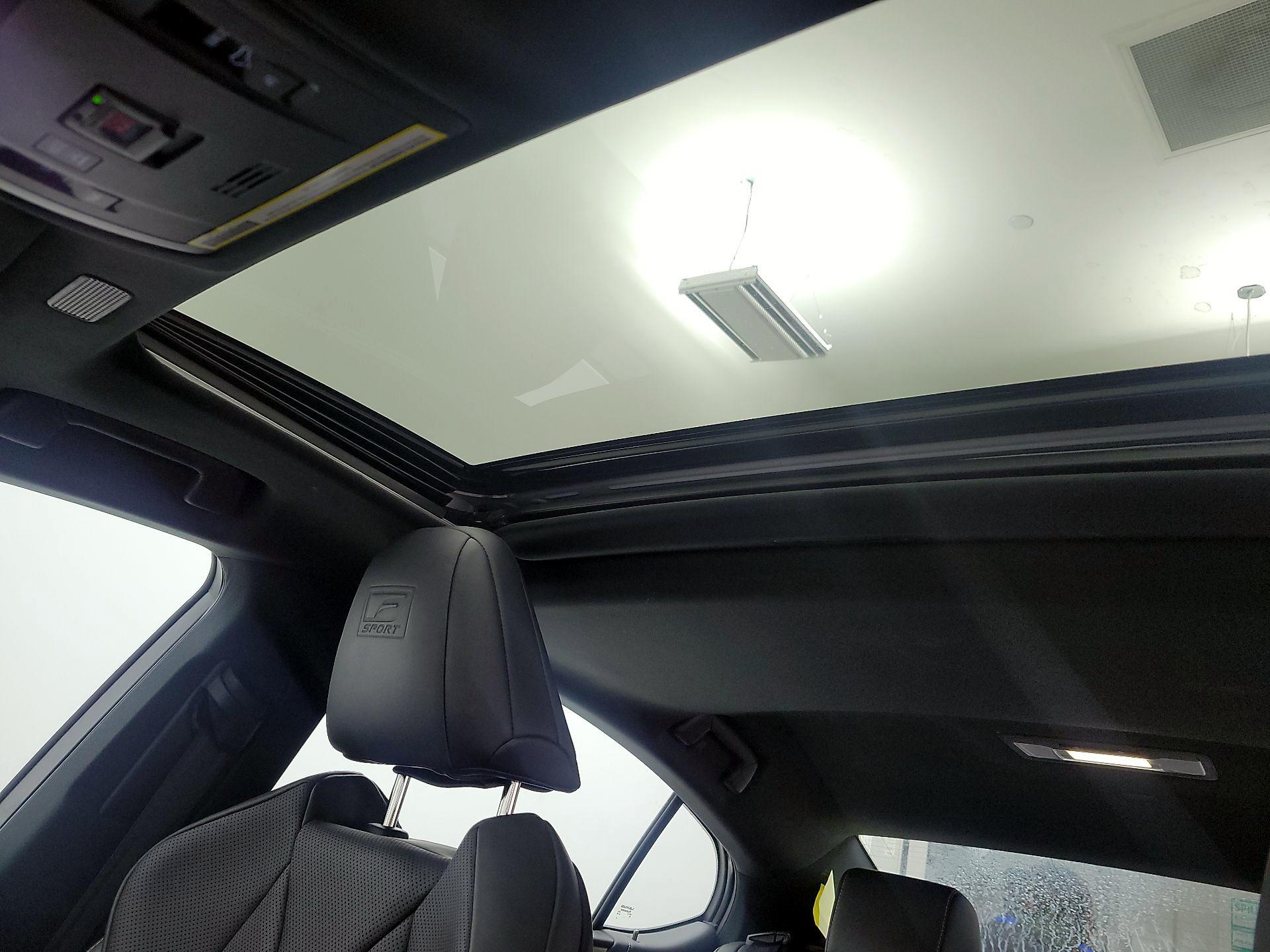 Thumbnail: 2019 Lexus ES - 18