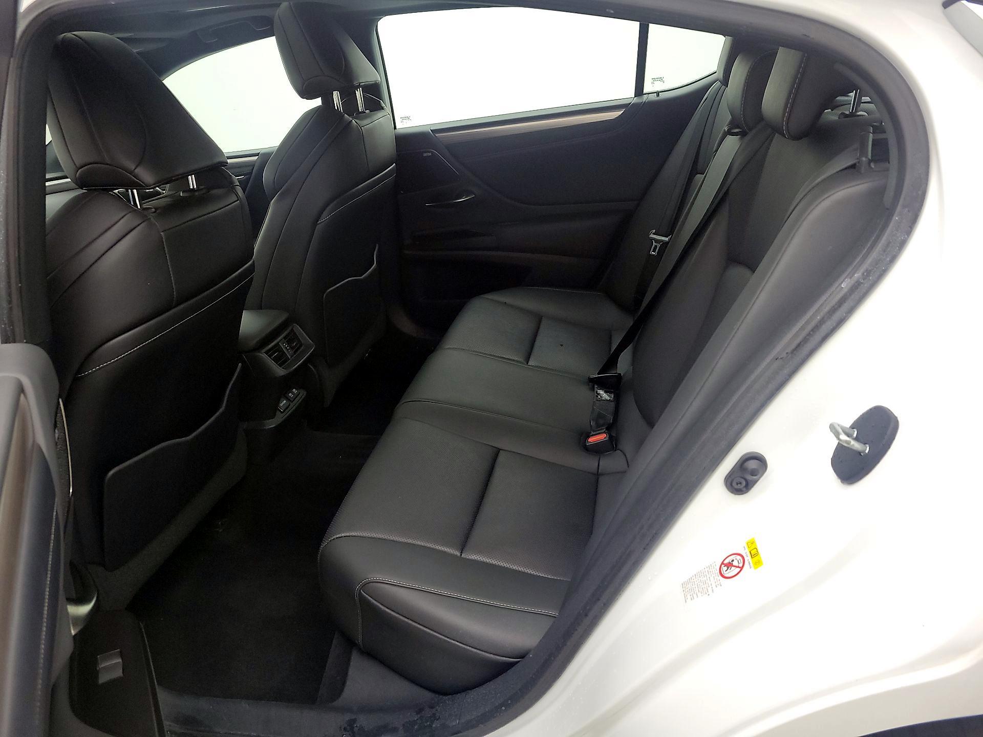 Thumbnail: 2019 Lexus ES - 19