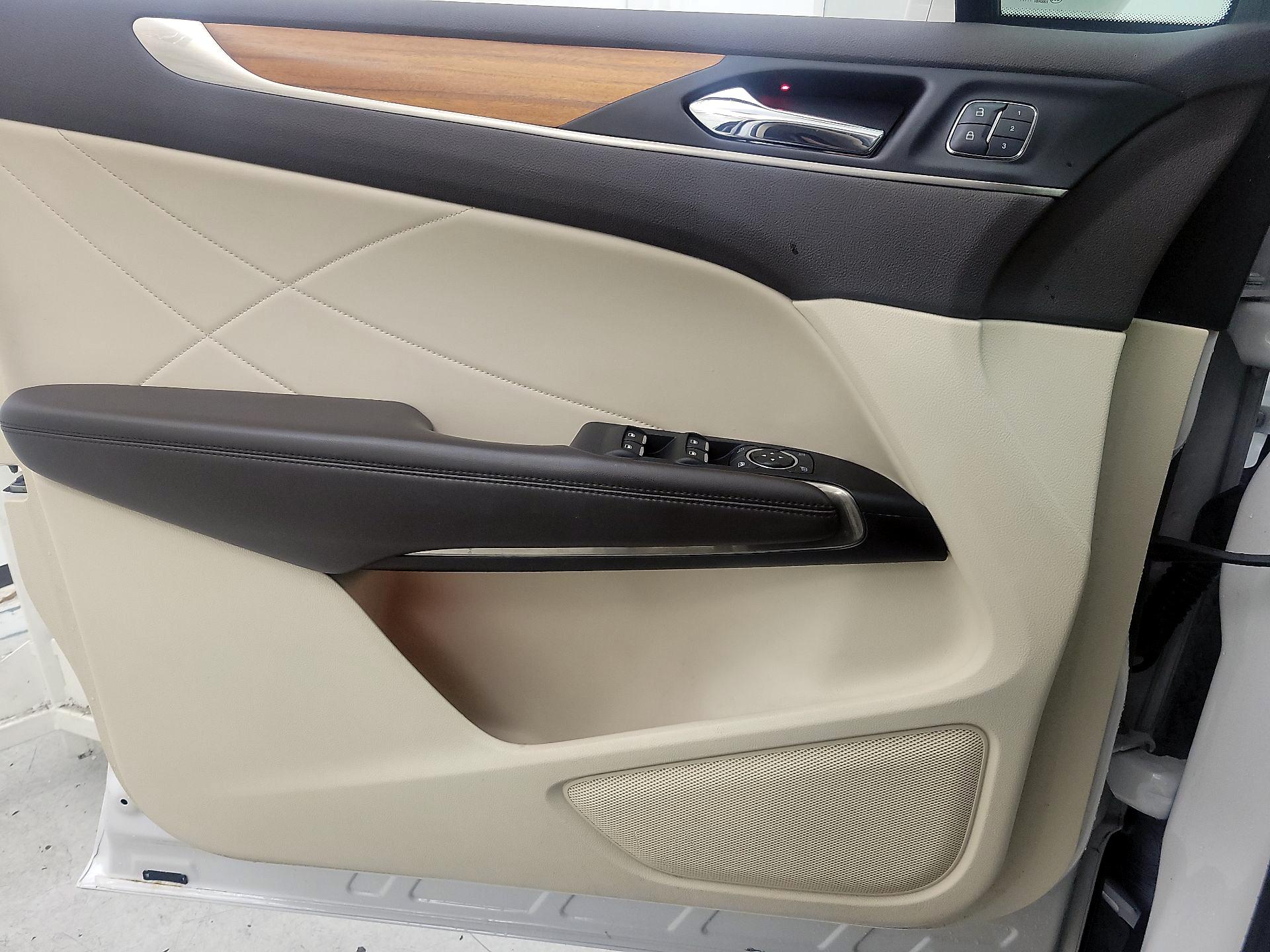 Thumbnail: 2016 Lincoln MKC - 12