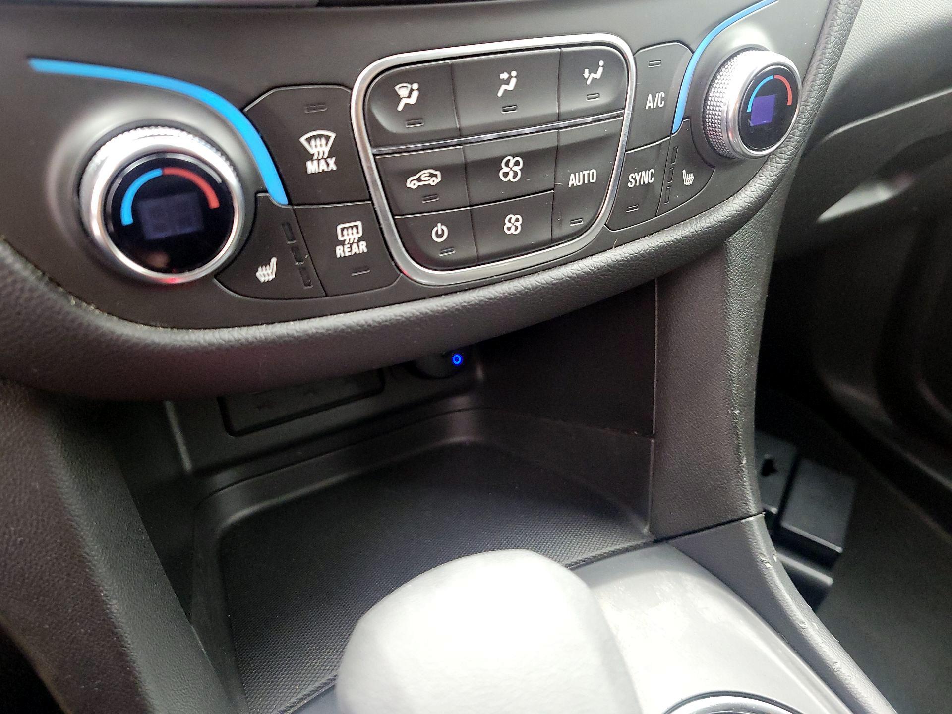 Thumbnail: 2020 Chevrolet Equinox - 16