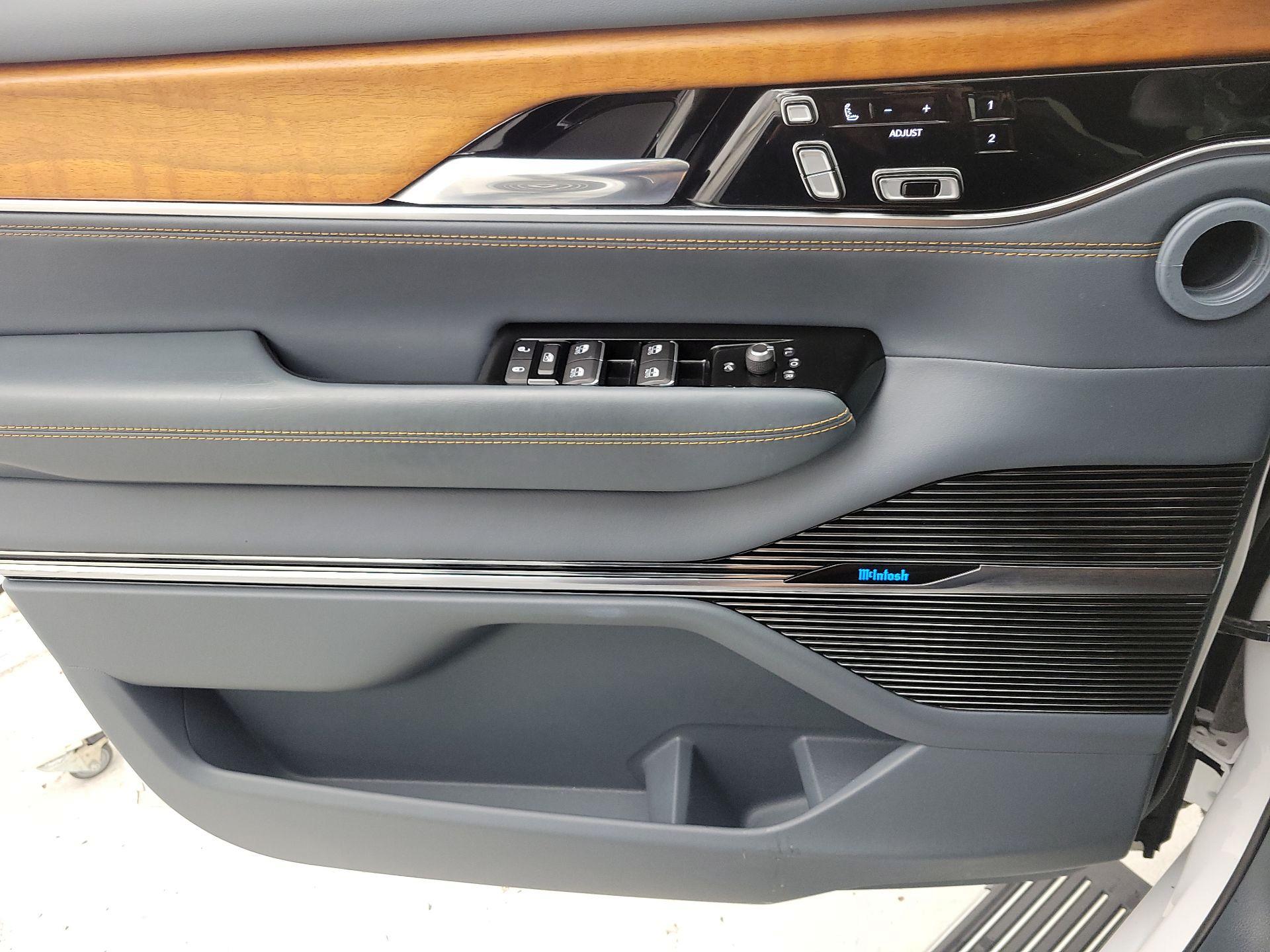 Thumbnail: 2022 Jeep Grand Wagoneer - 12