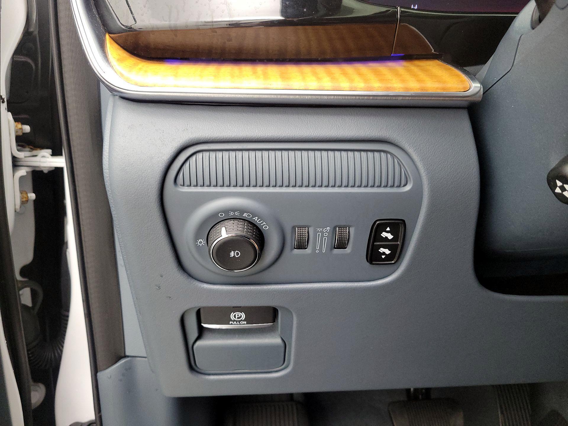 Thumbnail: 2022 Jeep Grand Wagoneer - 13