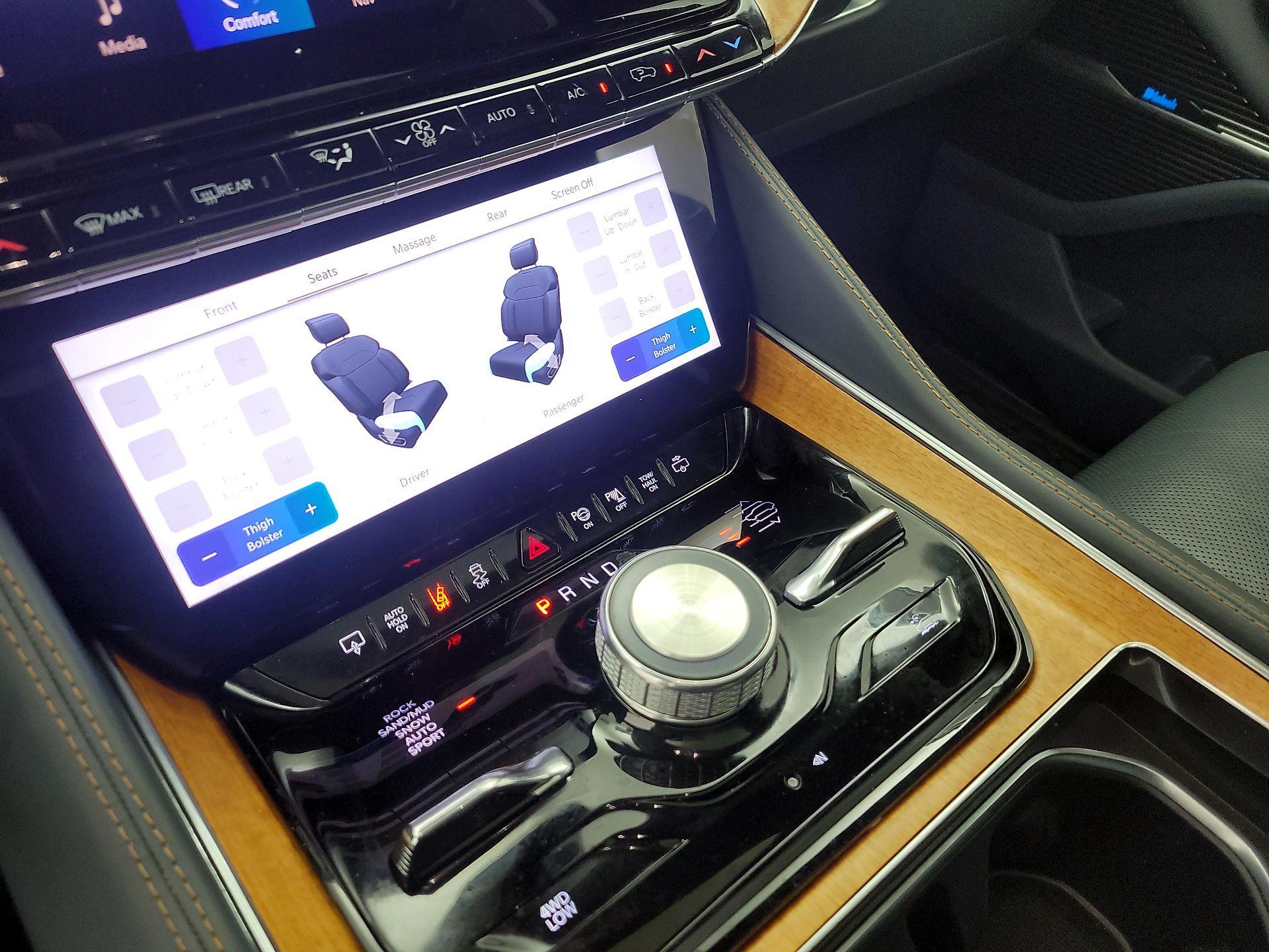 Thumbnail: 2022 Jeep Grand Wagoneer - 18