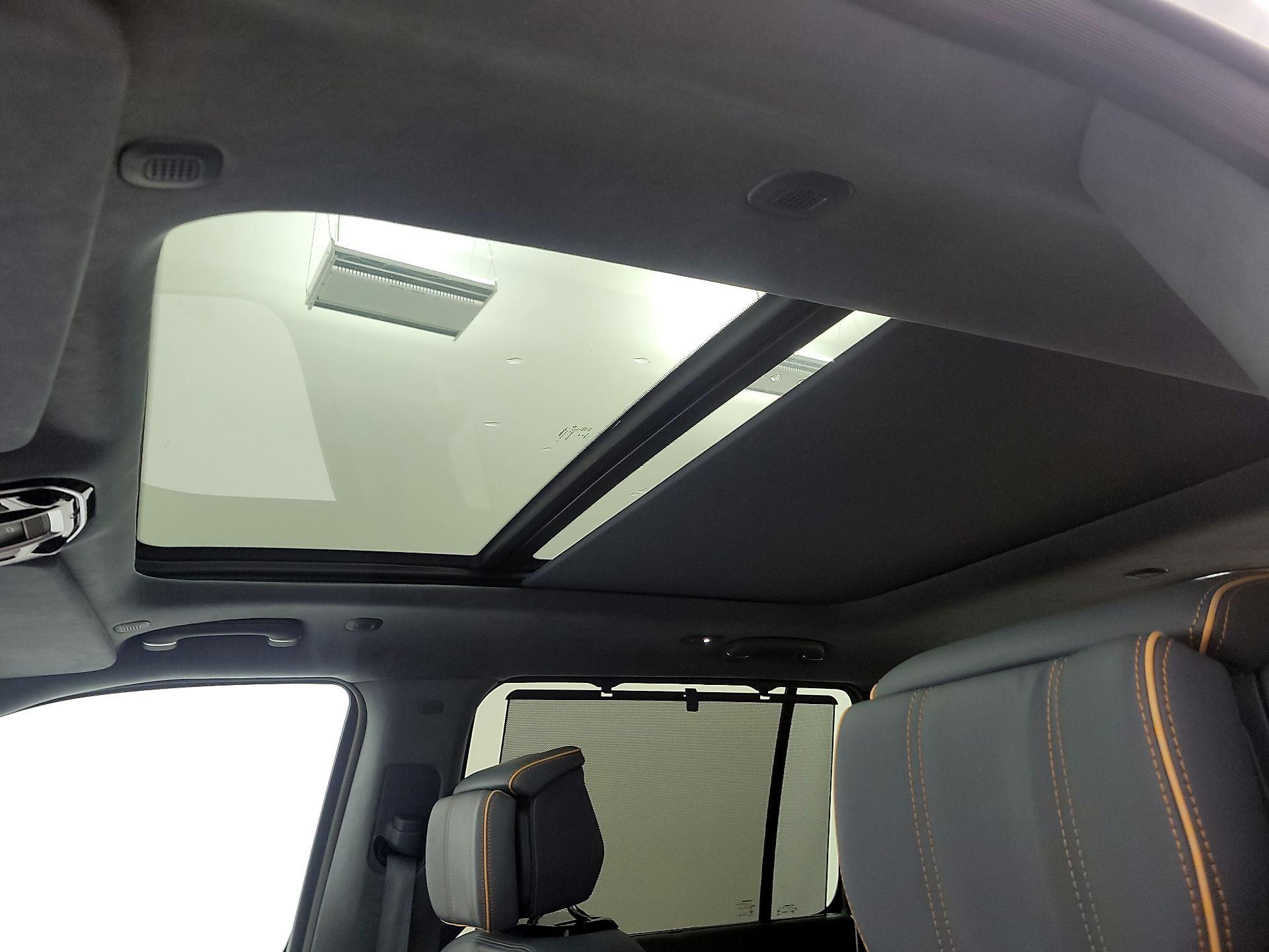 Thumbnail: 2022 Jeep Grand Wagoneer - 19