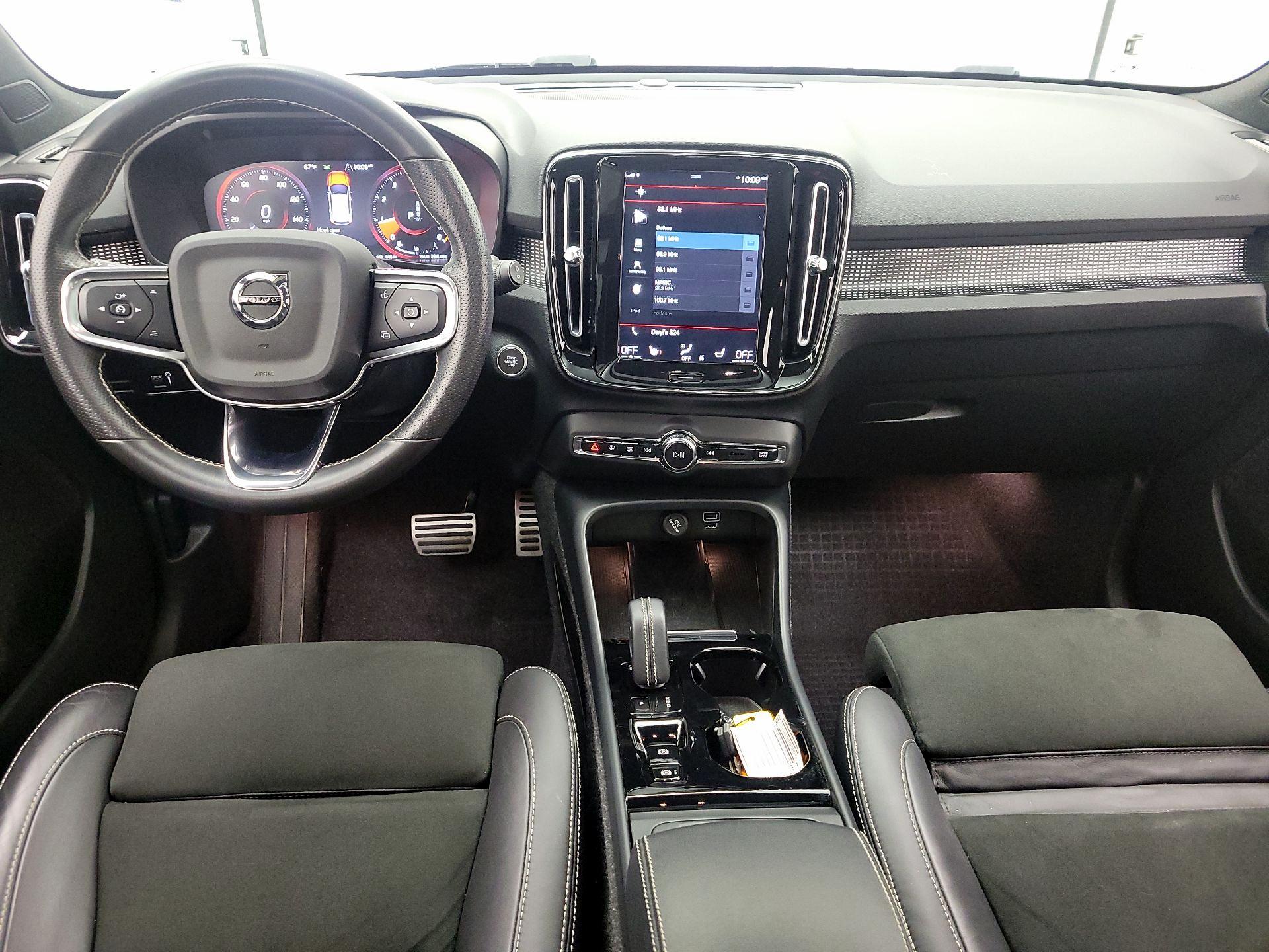 Thumbnail: 2021 Volvo XC40 - 9