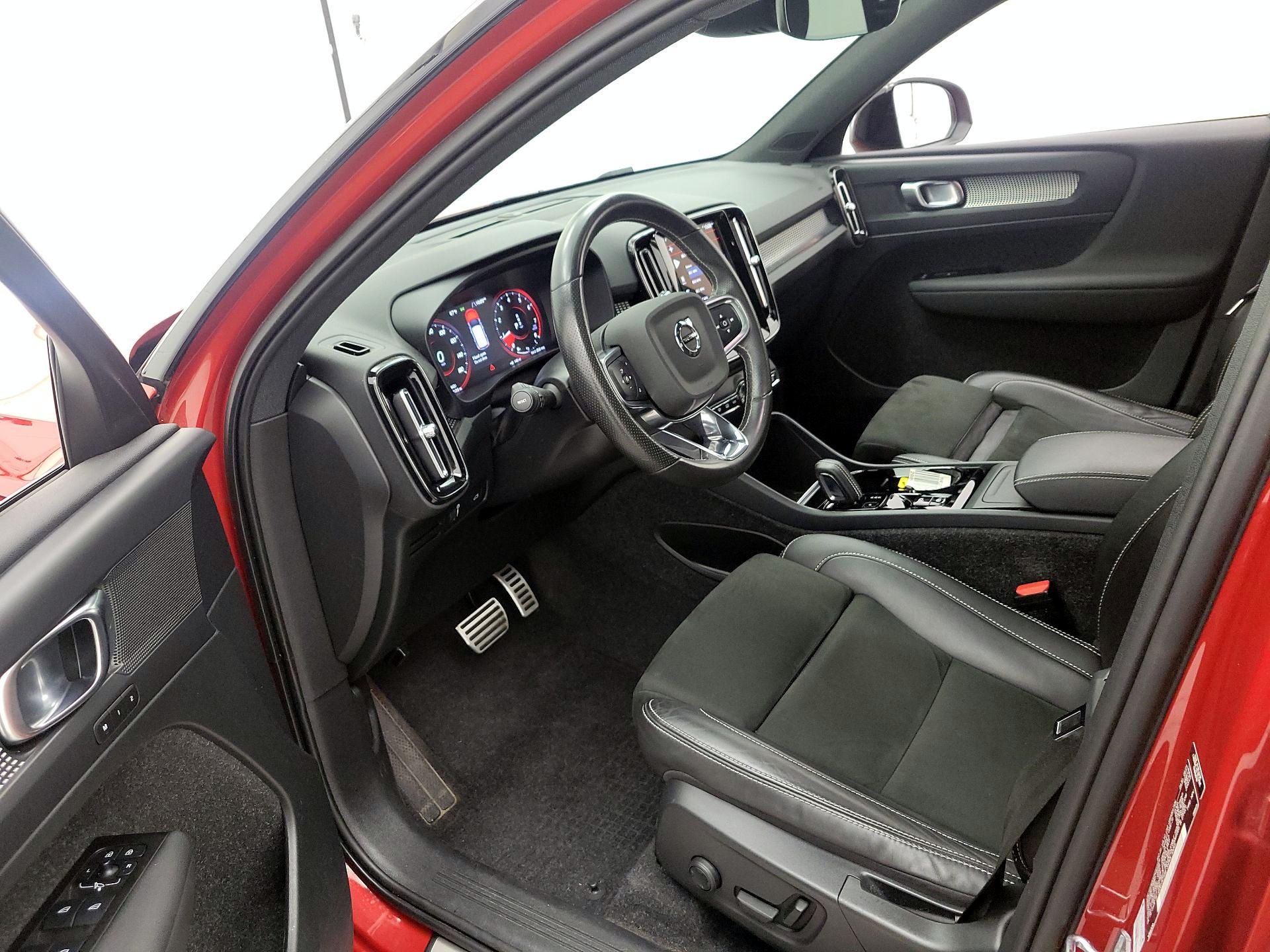 Thumbnail: 2021 Volvo XC40 - 11